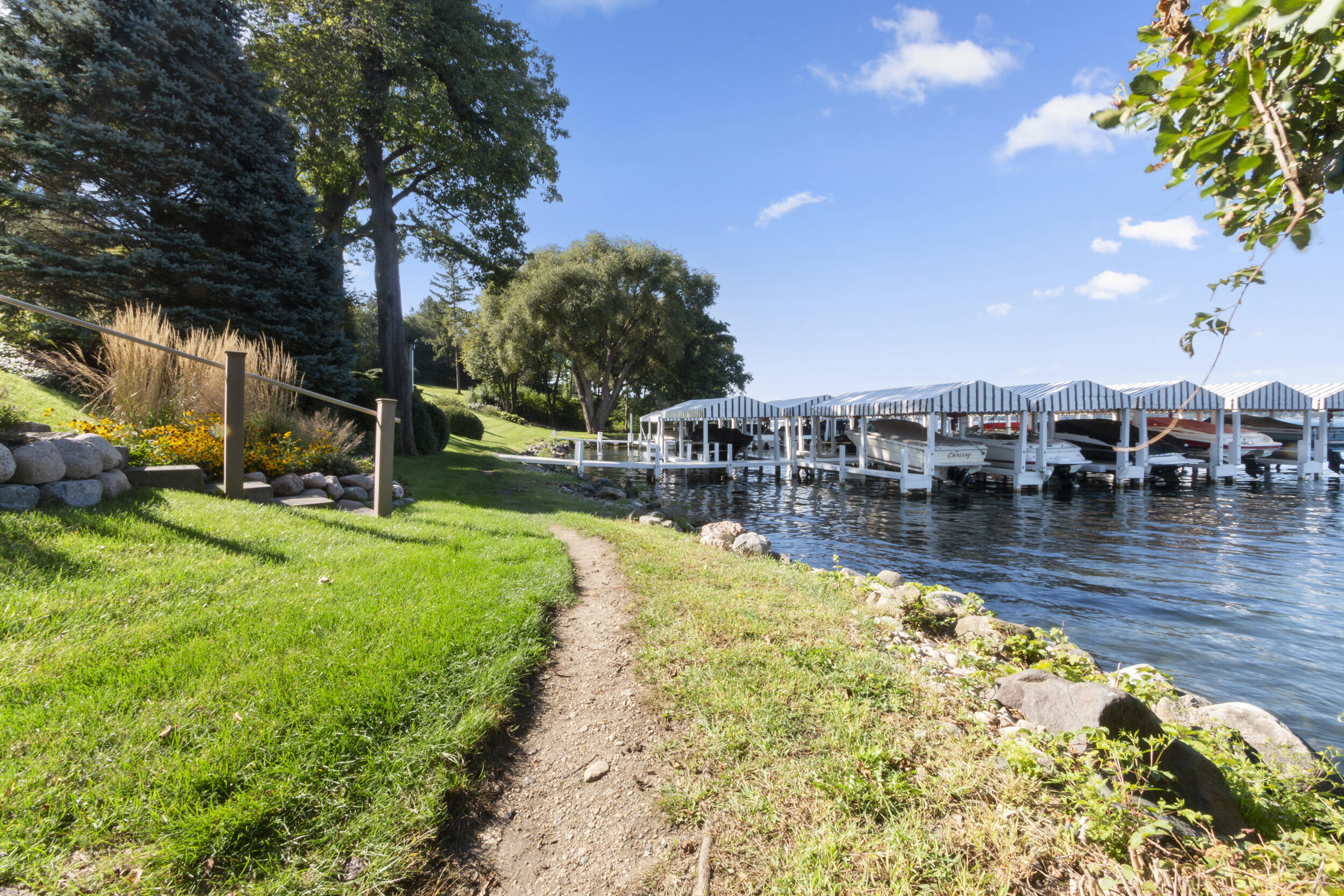 1120 S Lake Shore Dr #33