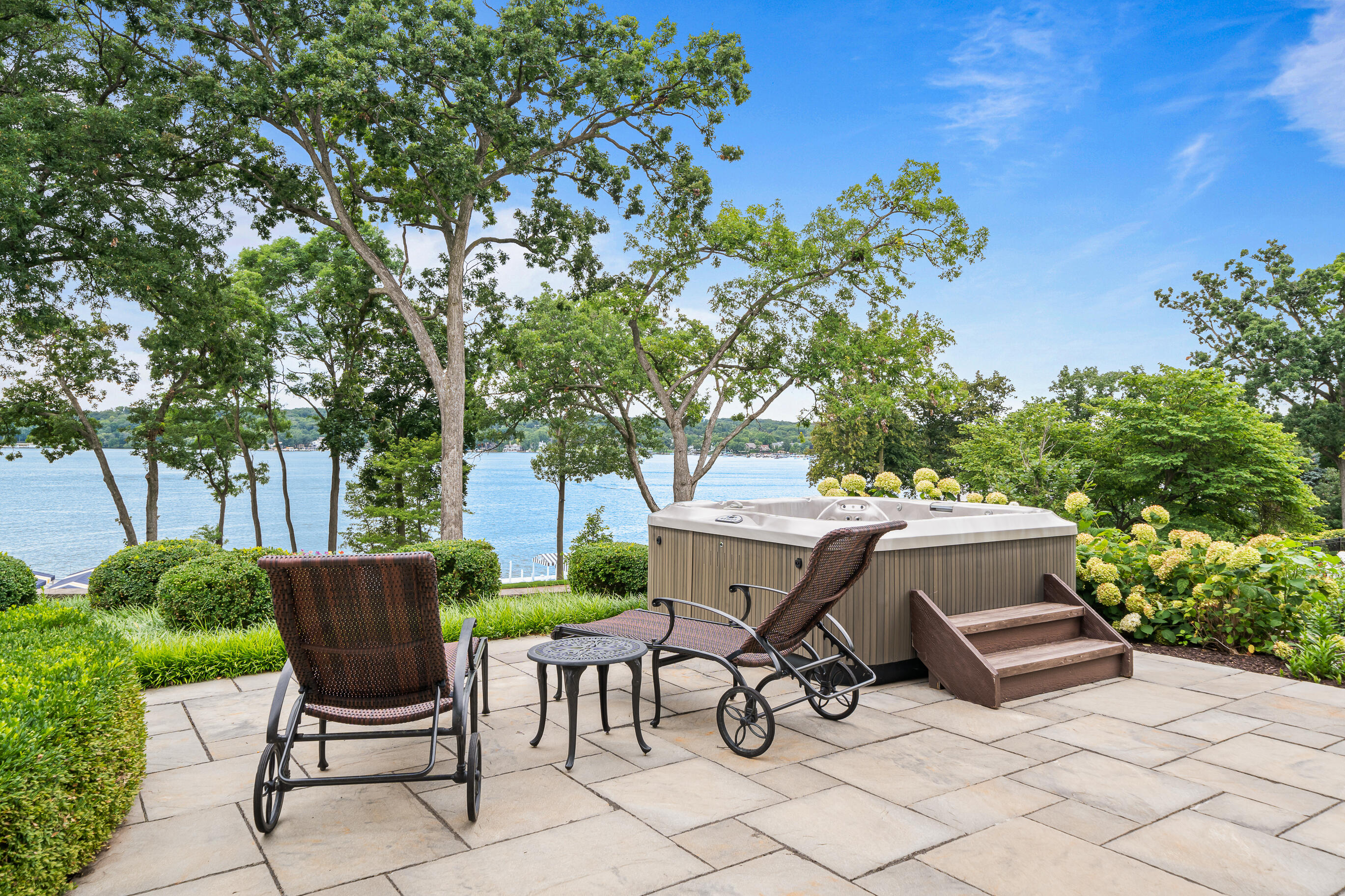 620 S Lake Shore Dr