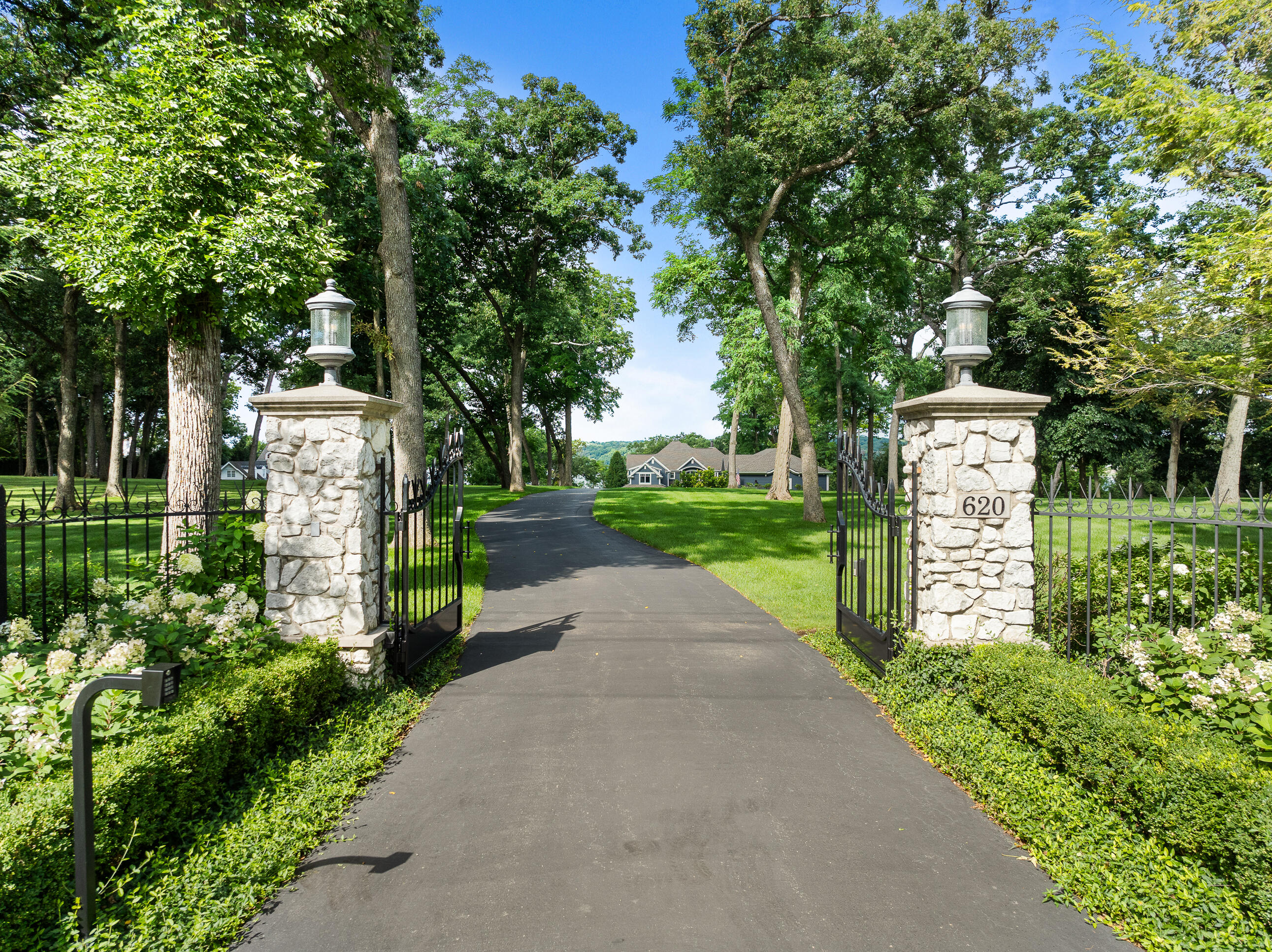 620 S Lake Shore Dr