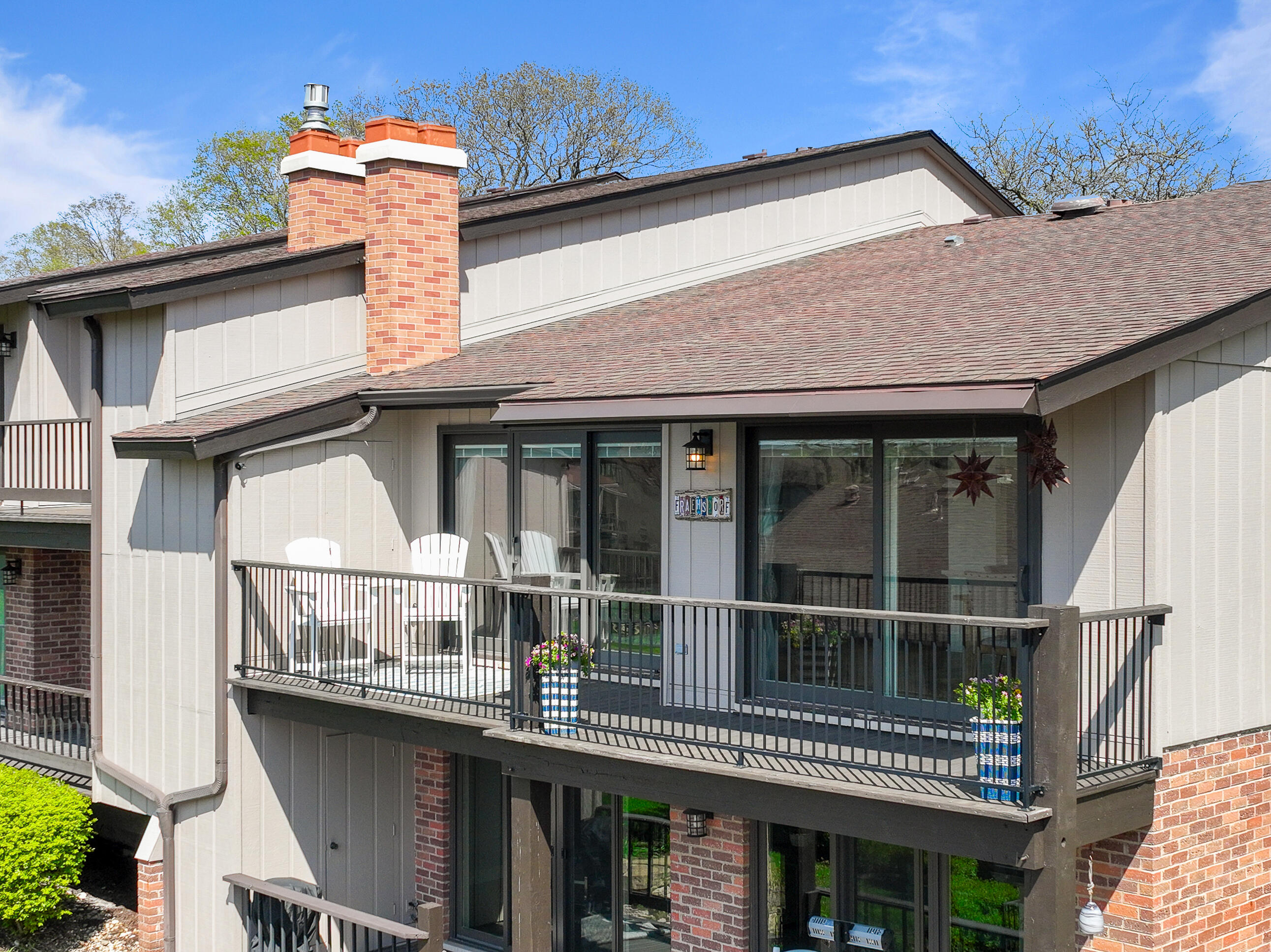1070 S Lake Shore Dr Unit: 11 2-B