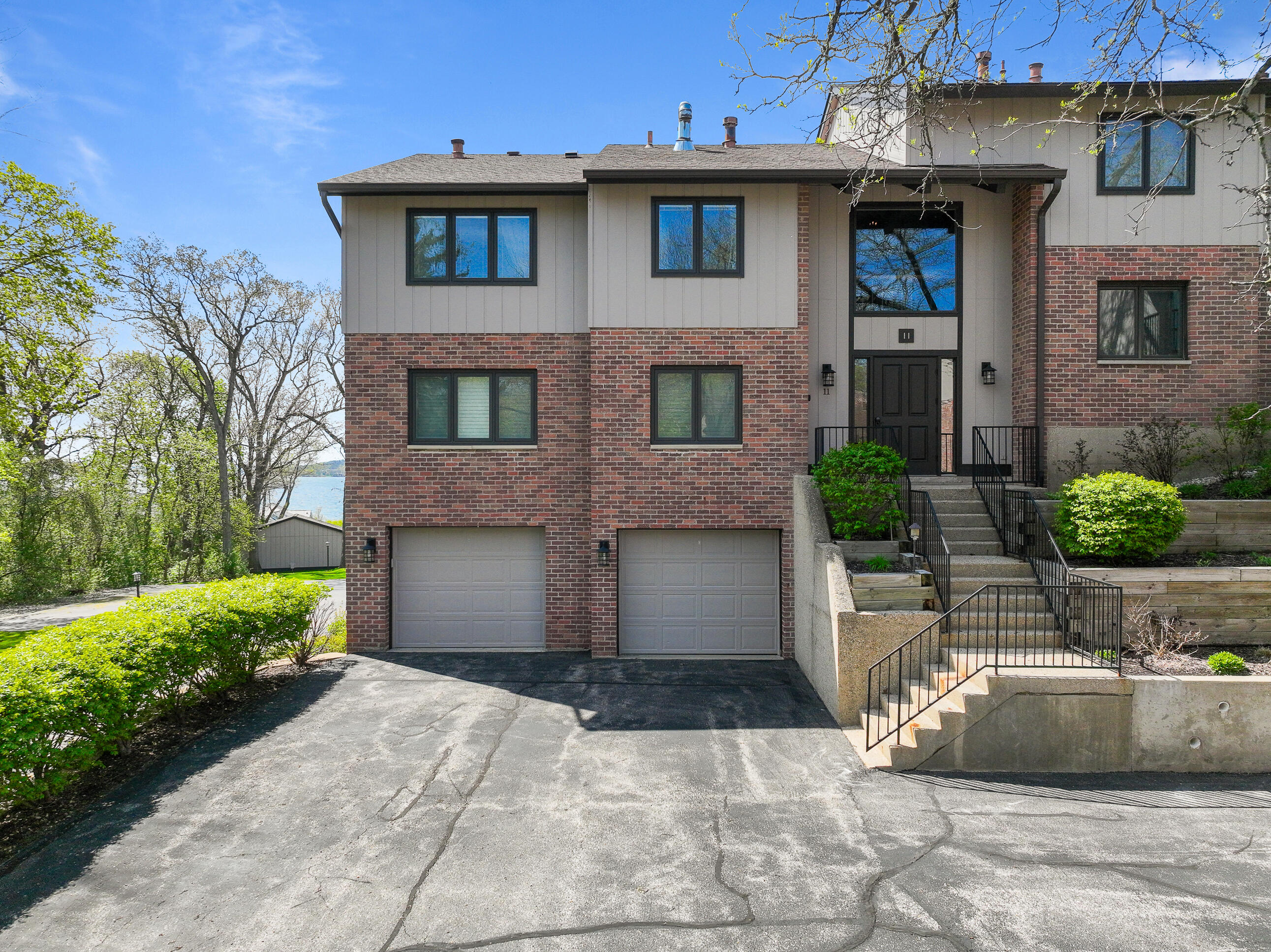 1070 S Lake Shore Dr Unit: 11 2-B