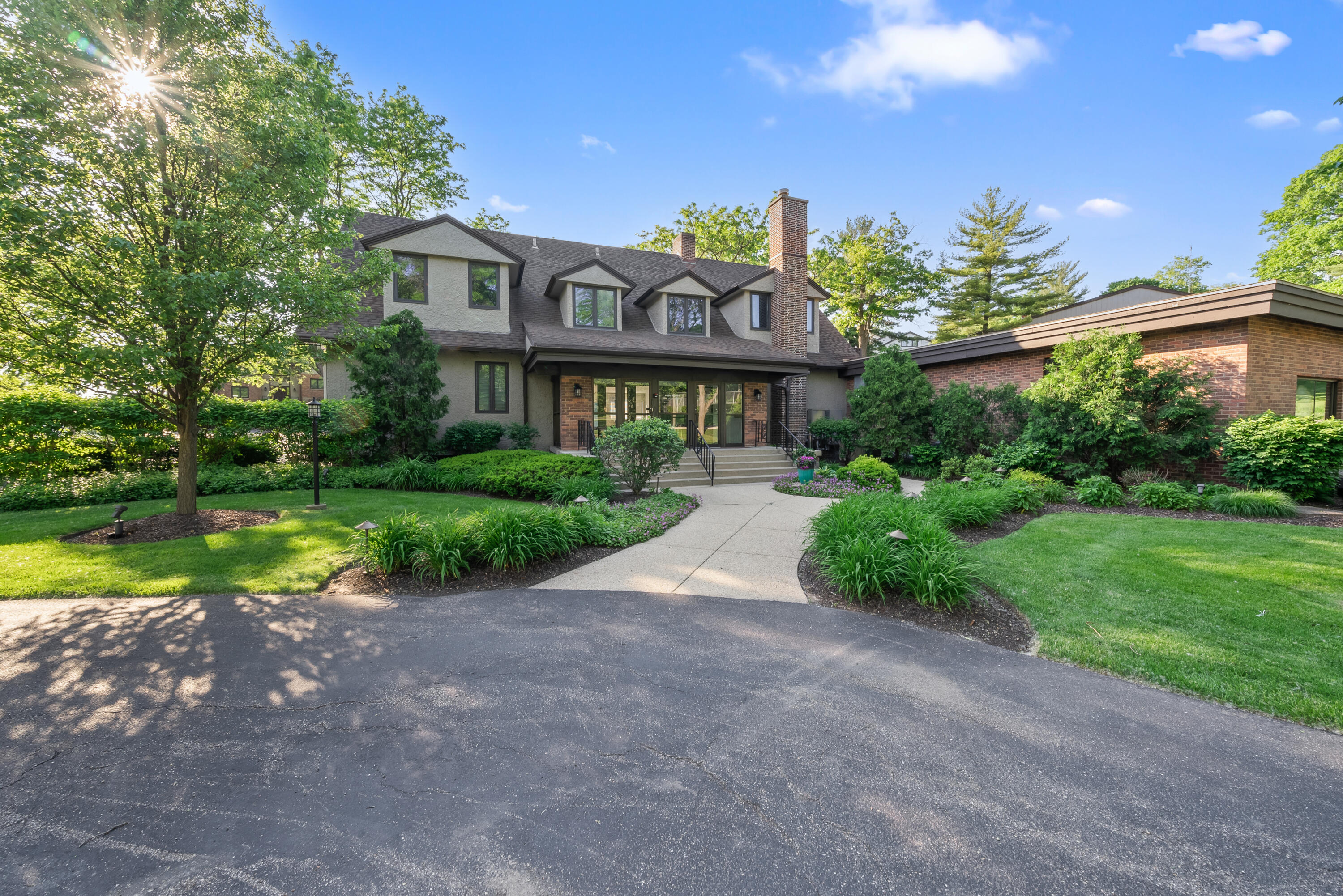 1070 S Lake Shore Dr Unit: 11 2-B