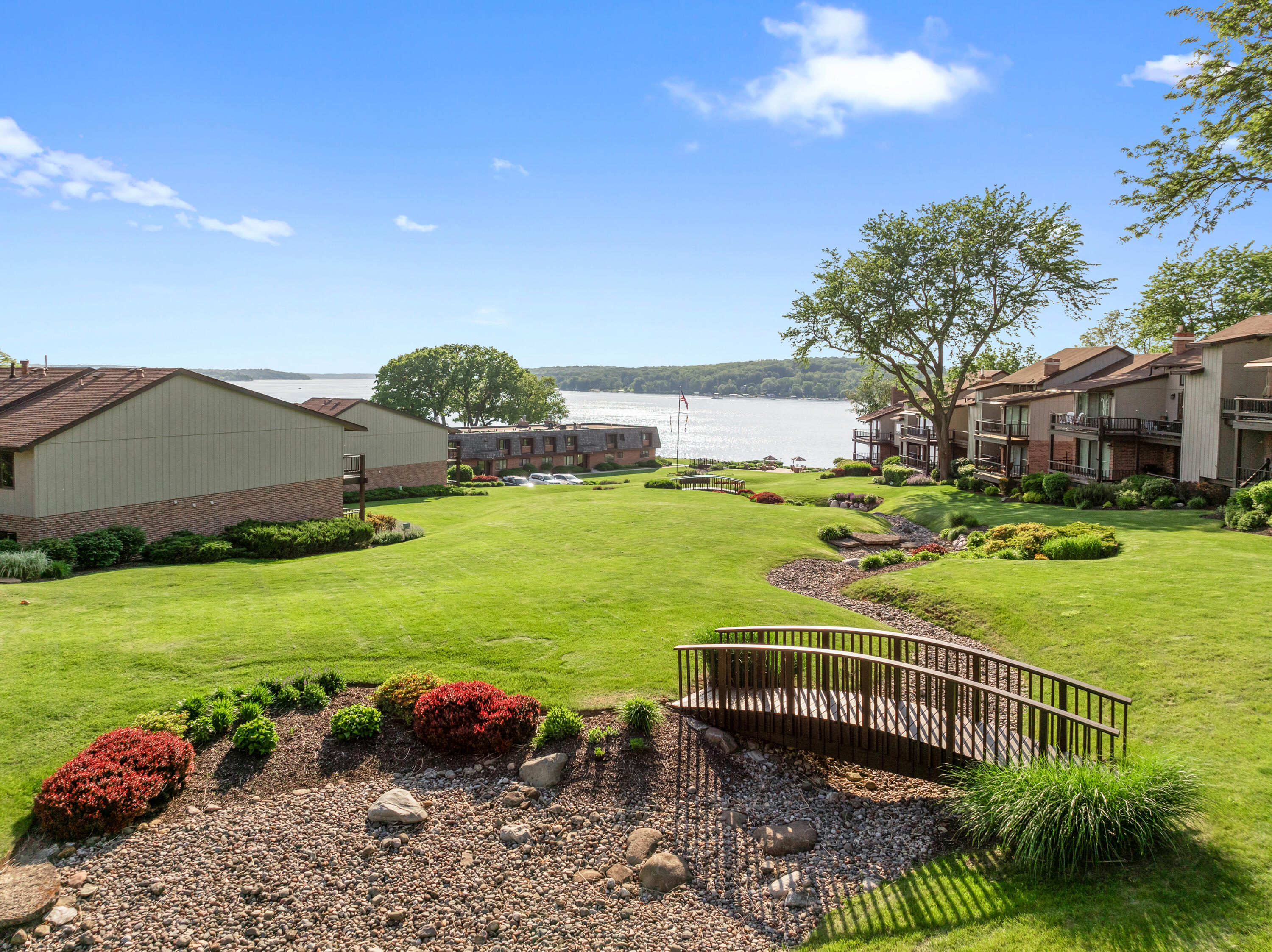 1070 S Lake Shore Dr Unit: 11 2-B