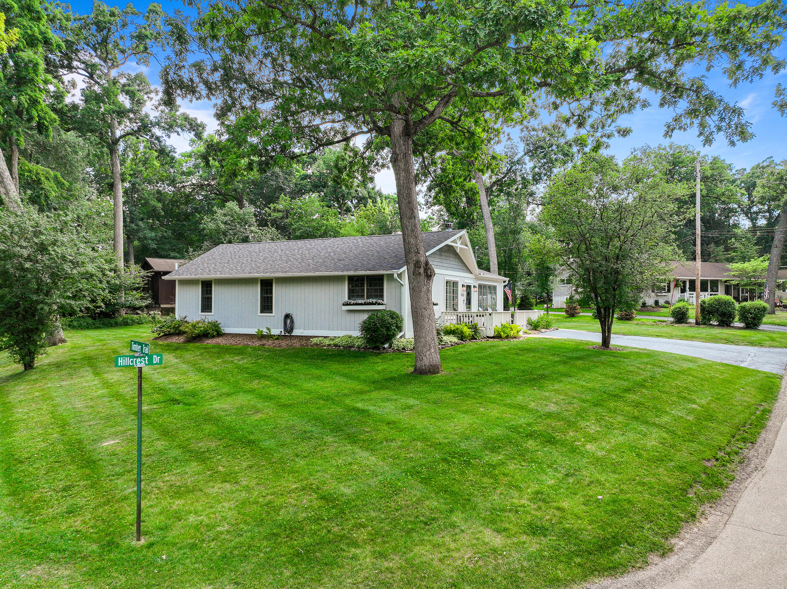413 Hillcrest Dr