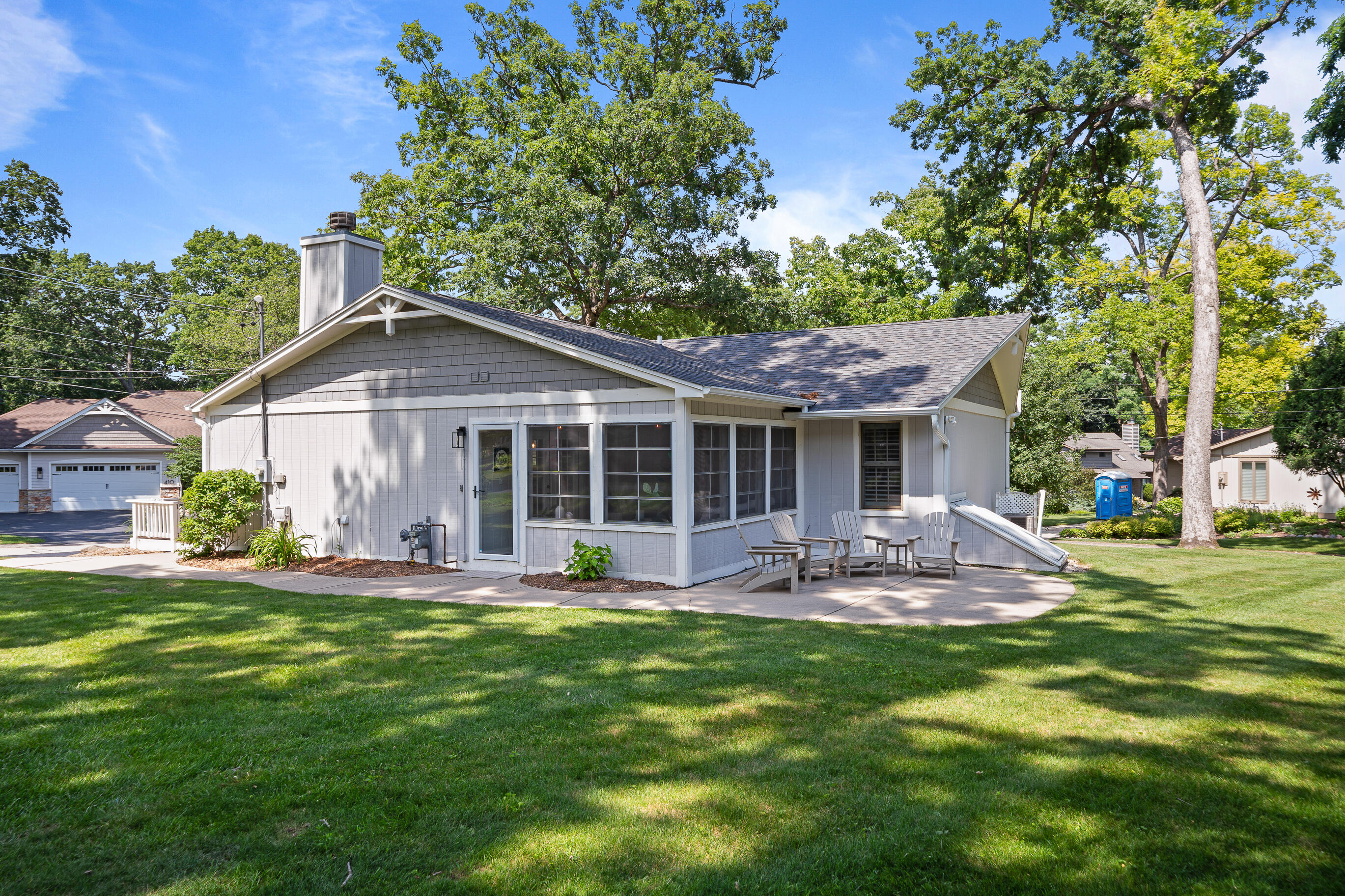 413 Hillcrest Dr