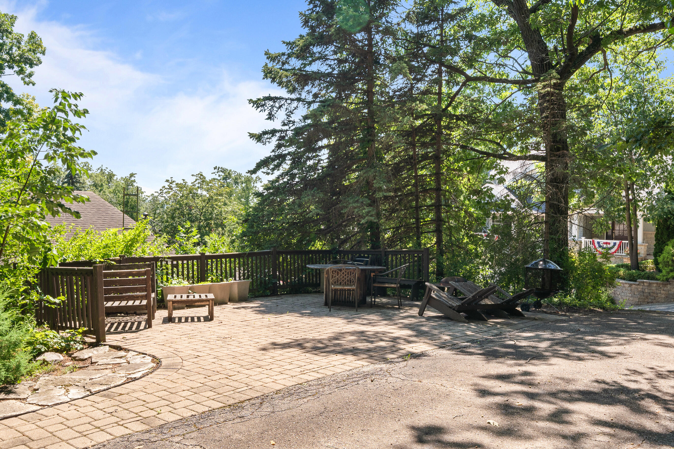N2345 Greenview Dr