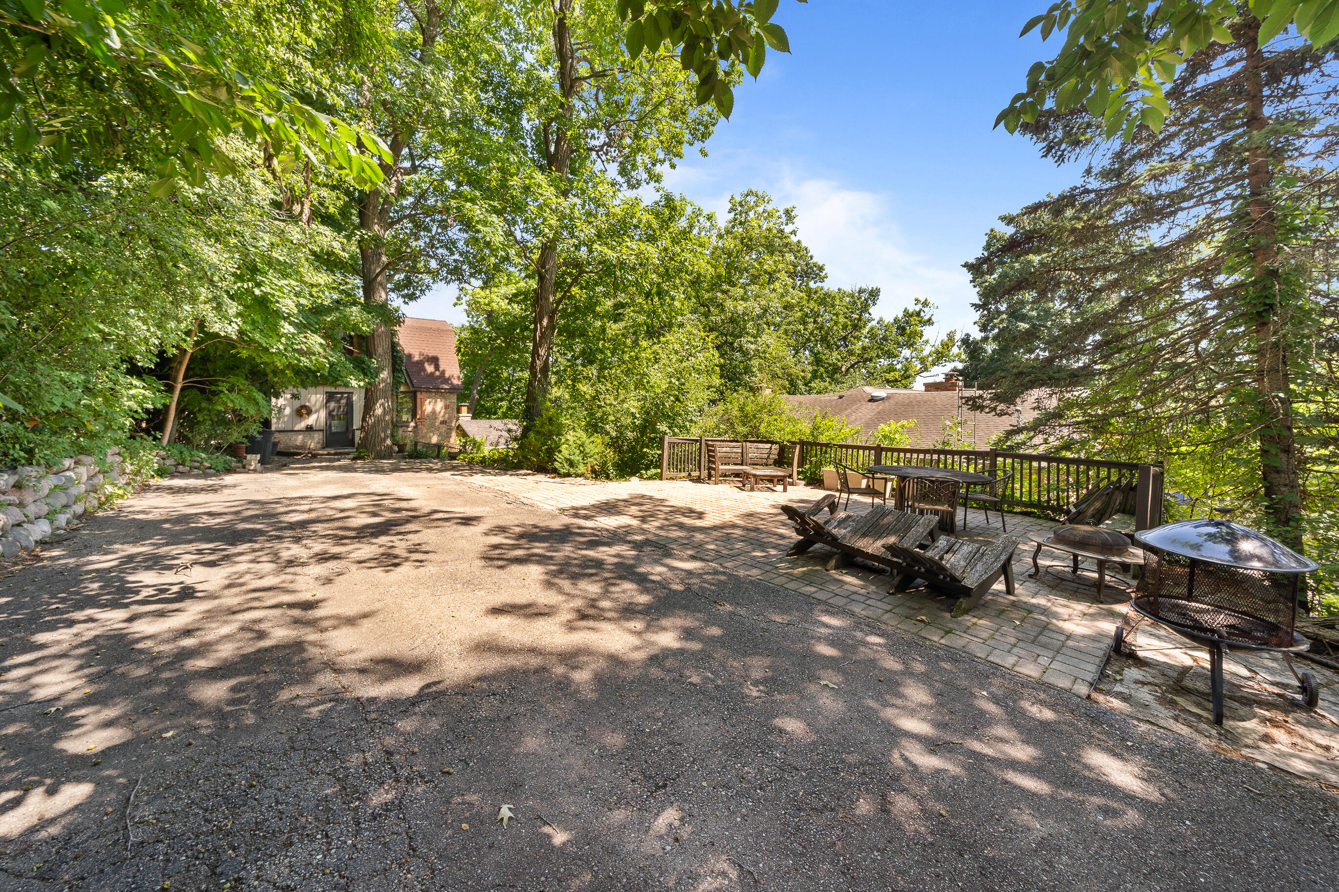 N2345 Greenview Dr