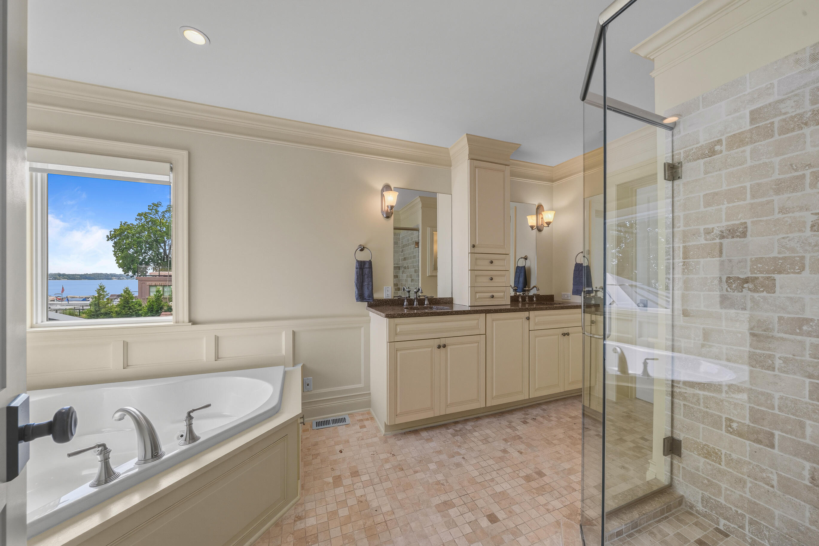 1530 Lake Shore Dr
