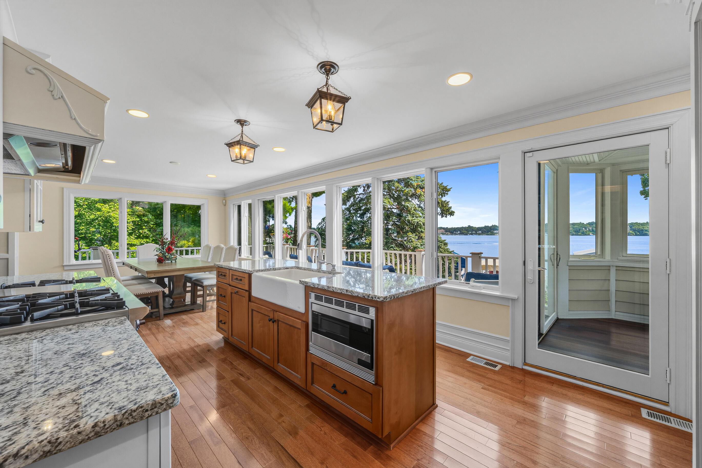 1530 Lake Shore Dr