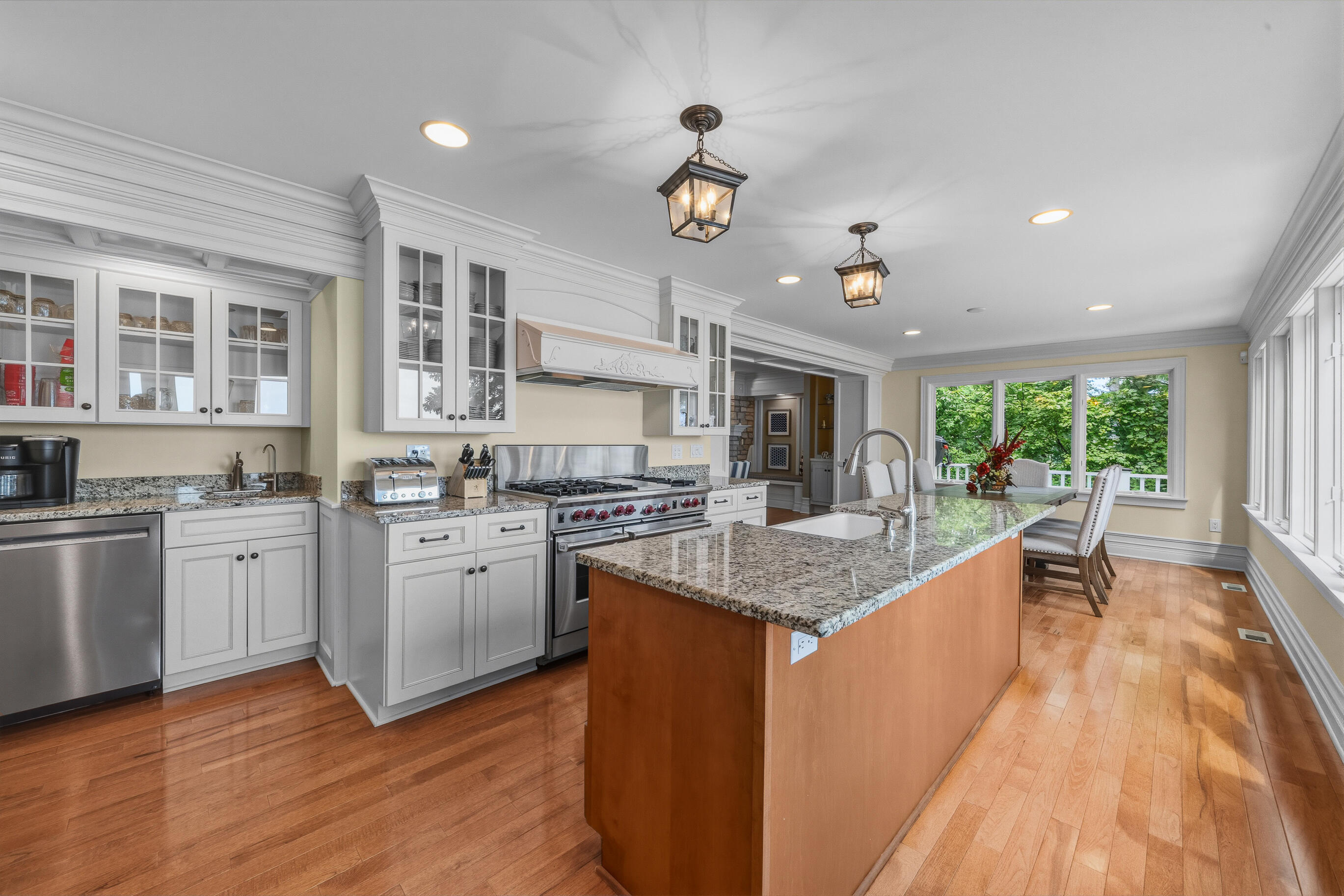 1530 Lake Shore Dr