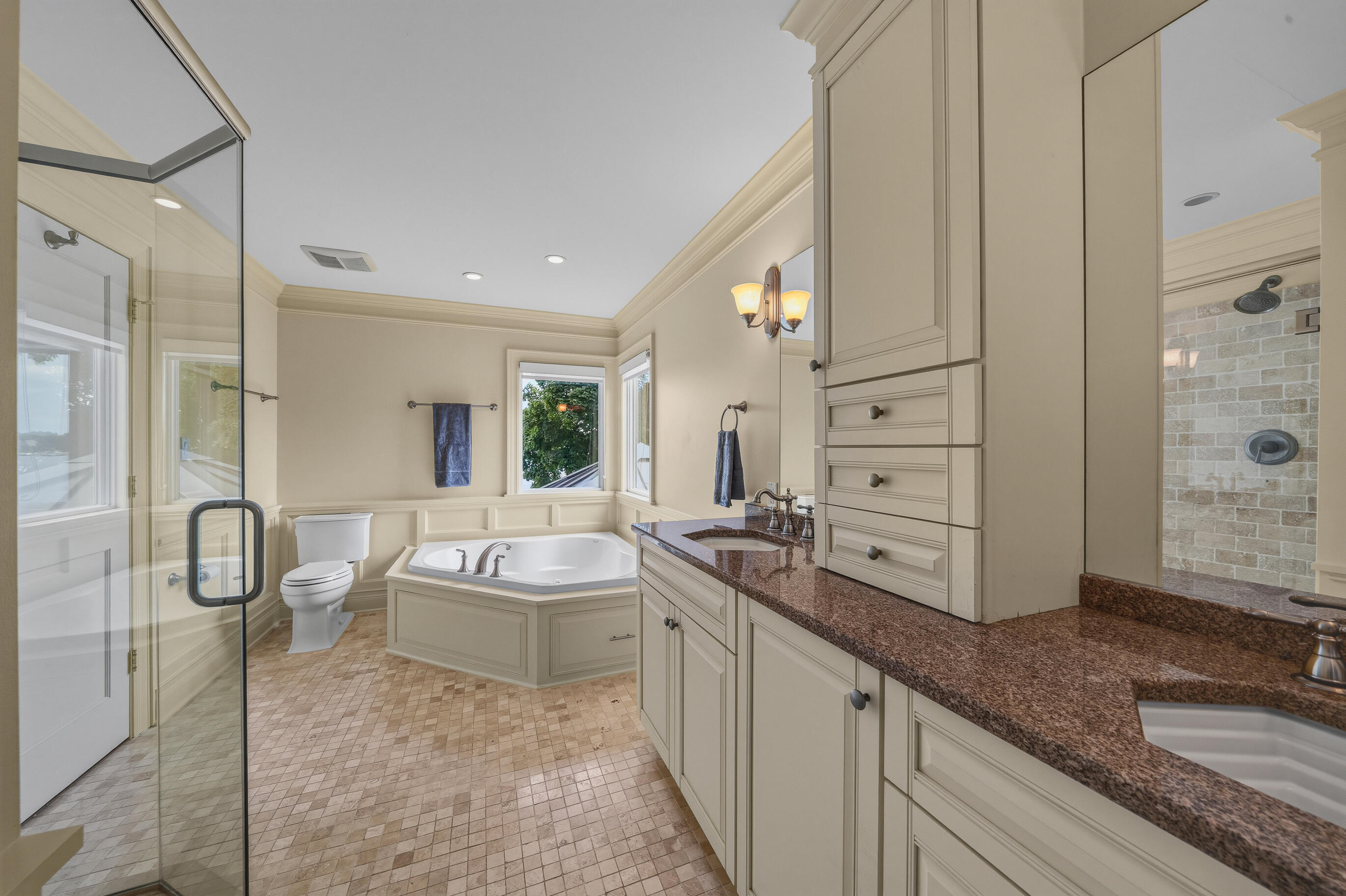 1530 Lake Shore Dr