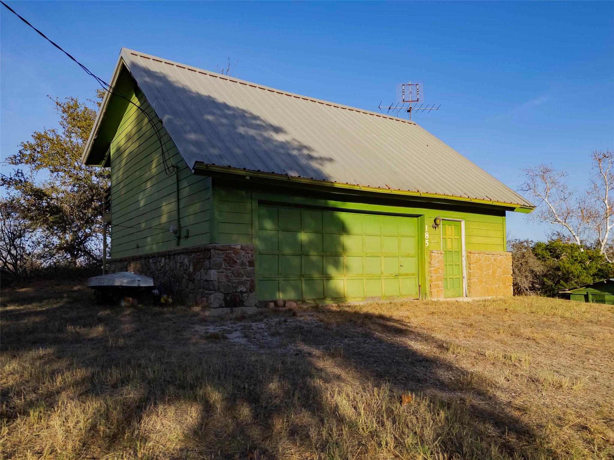 185 Roadrunner LN