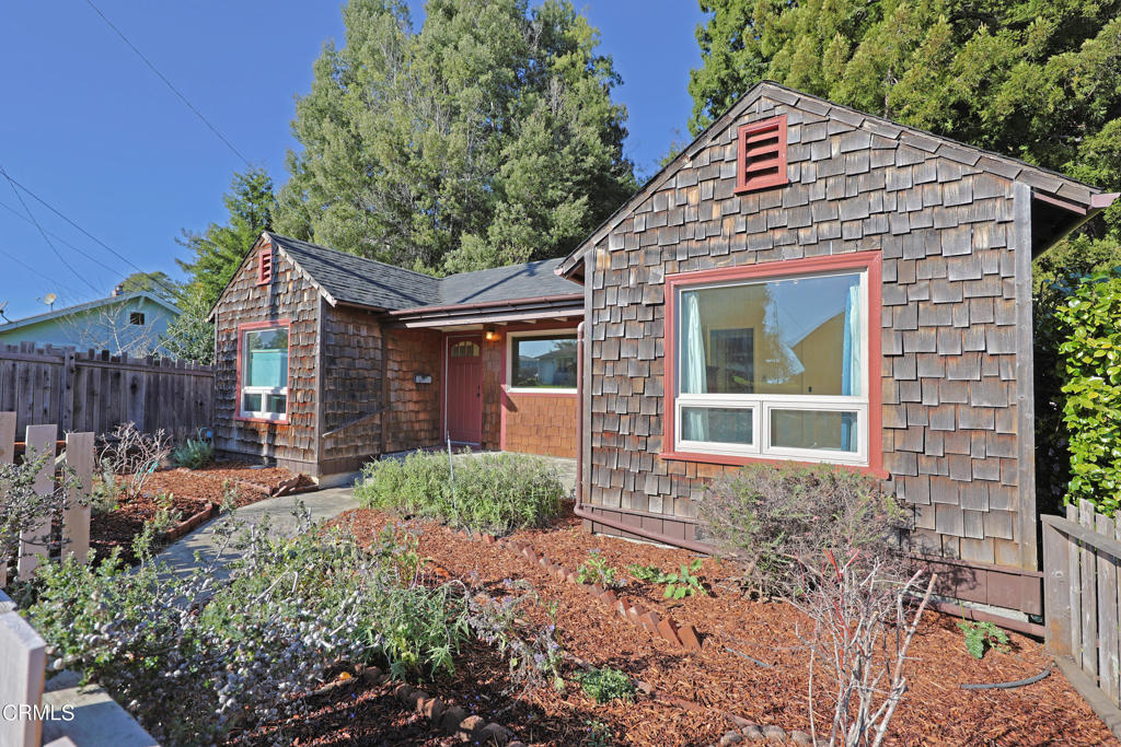 1021 Cedar Street