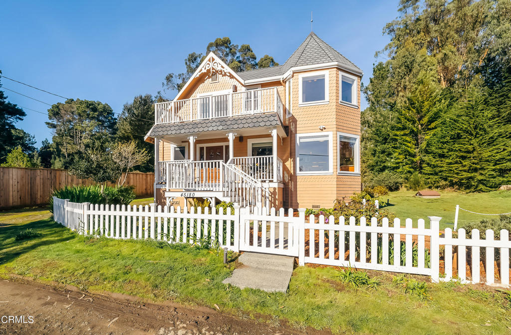 45180 Headlands Drive