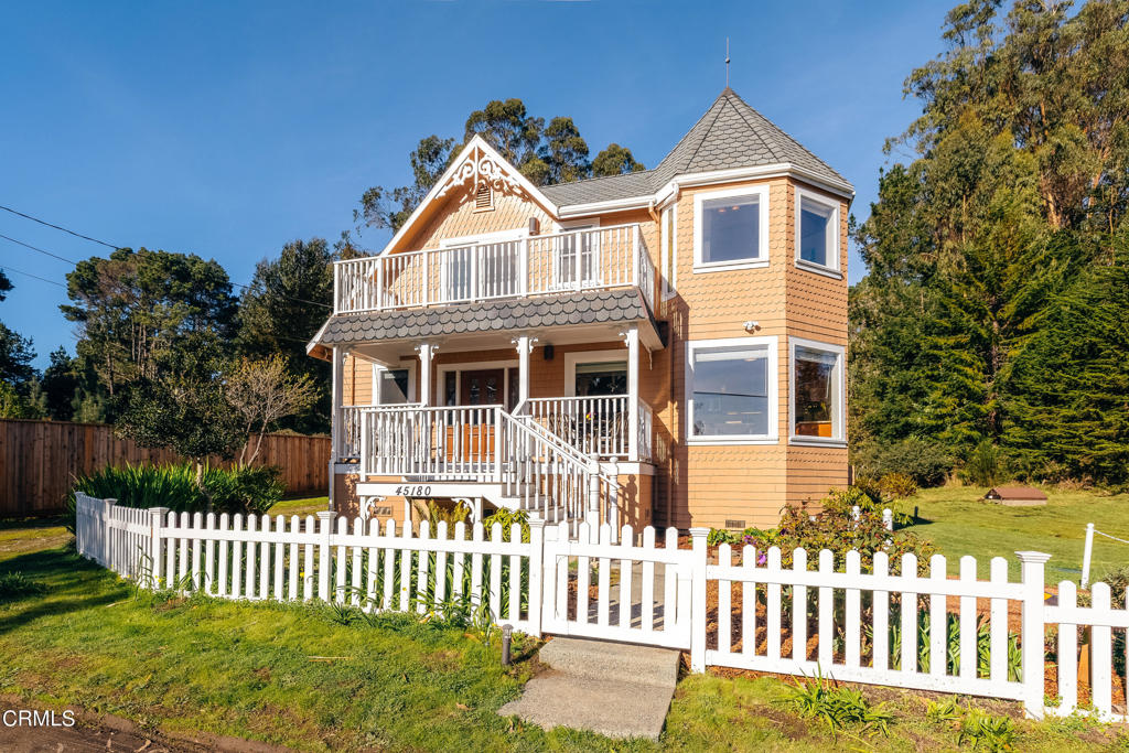 45180 Headlands Drive