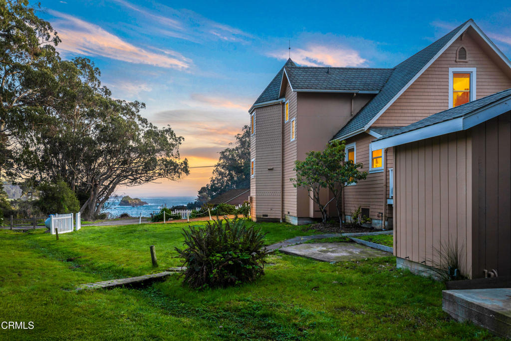45180 Headlands Drive