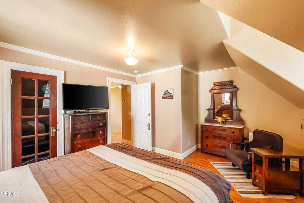 45180 Headlands Drive