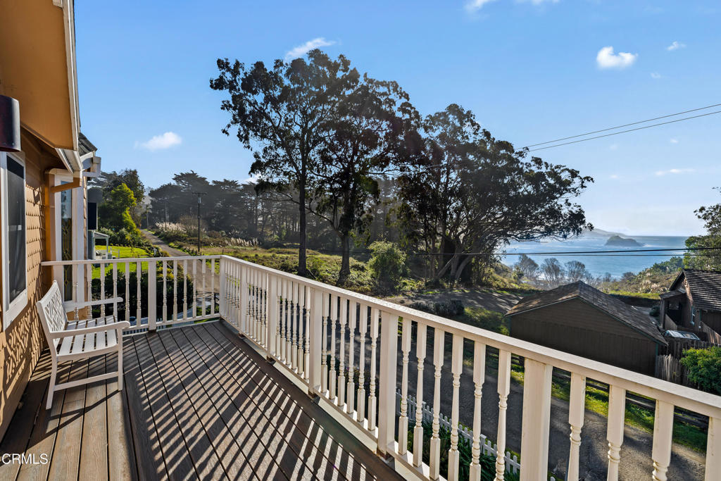 45180 Headlands Drive