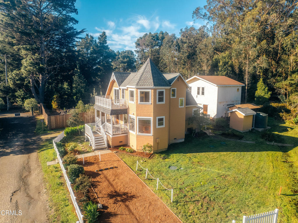 45180 Headlands Drive