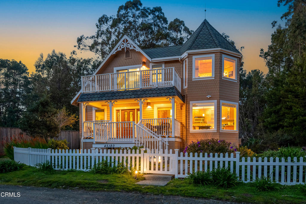 45180 Headlands Drive