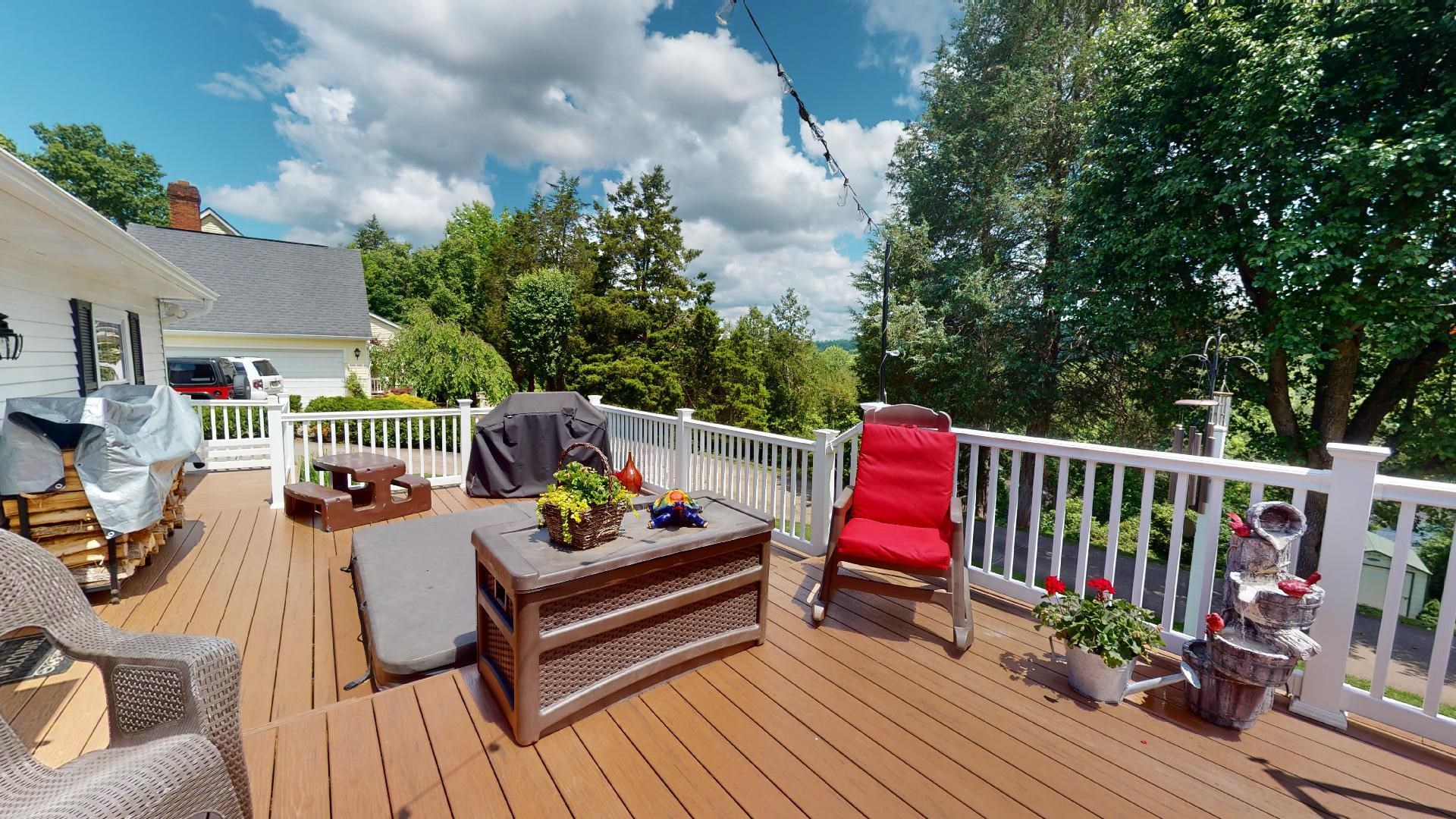 2 Lakeview Drive