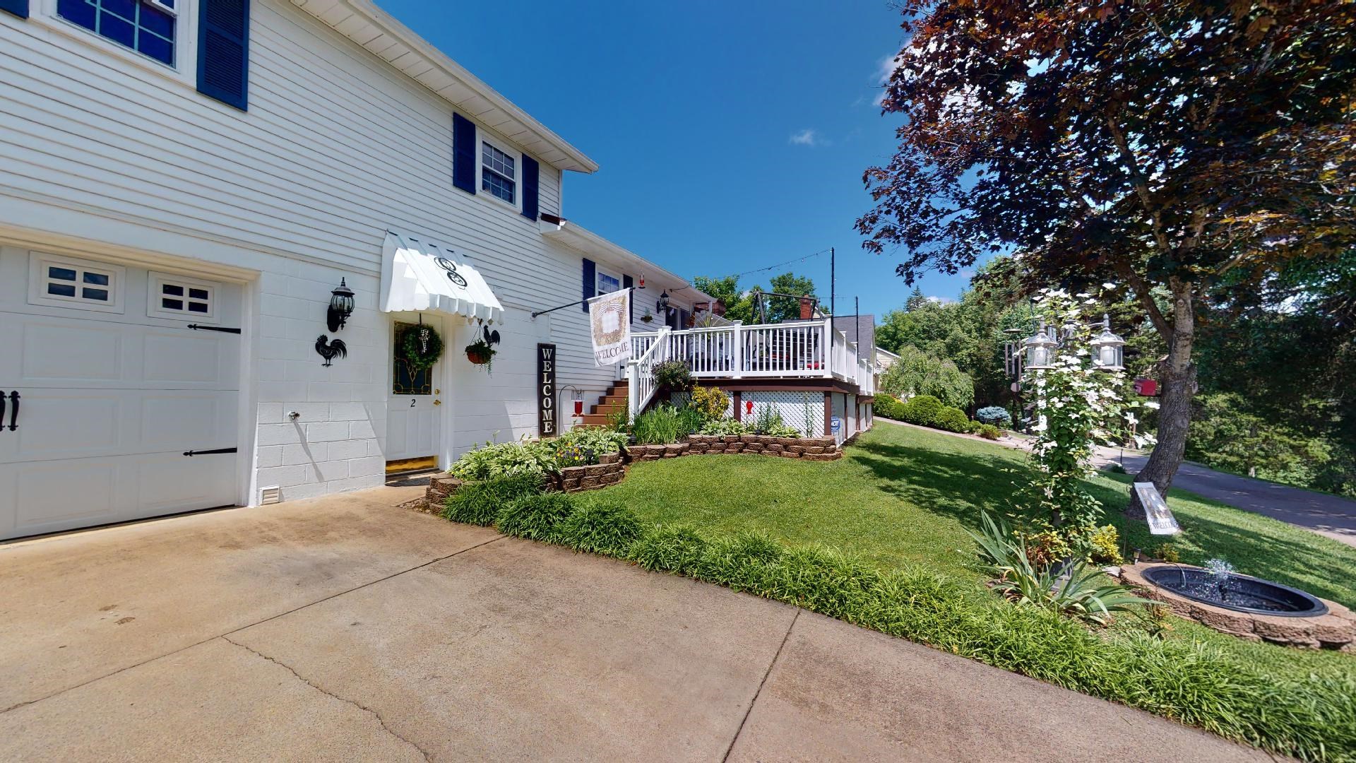 2 Lakeview Drive