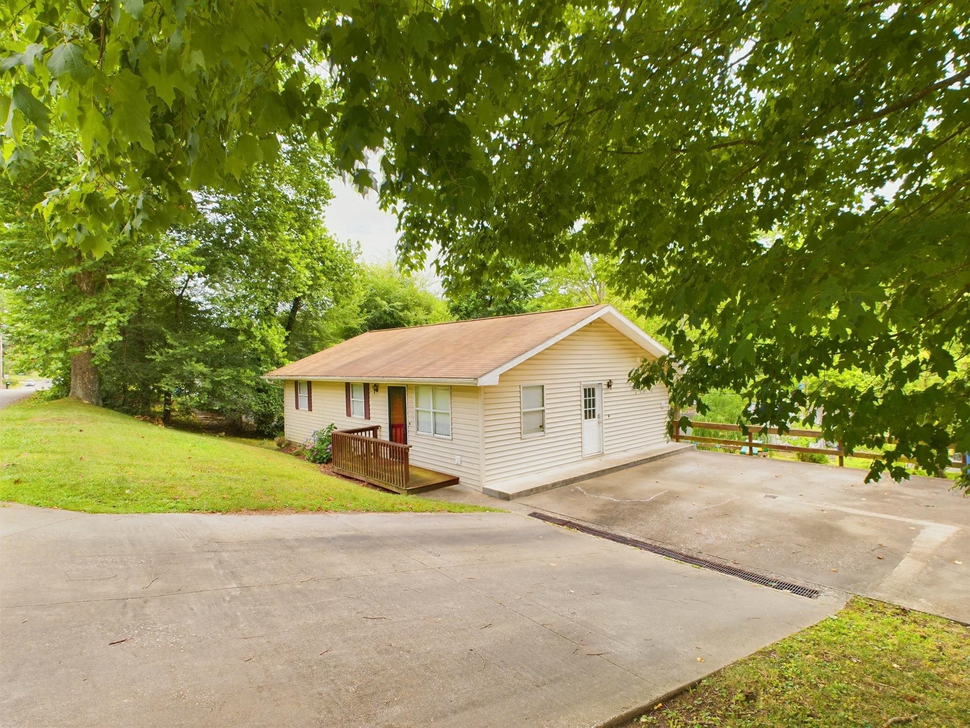 614 Hollow Road