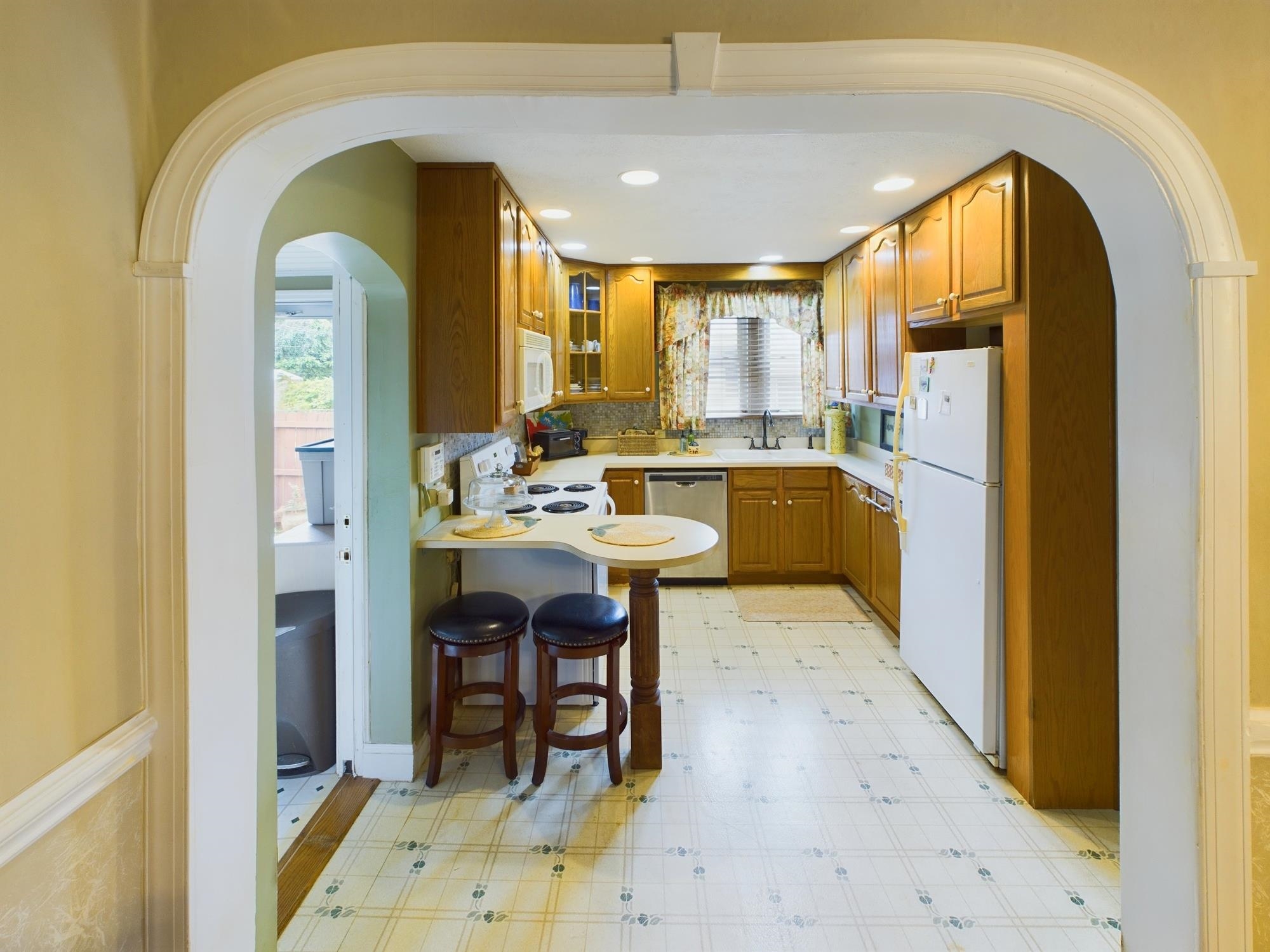 715 4th street west