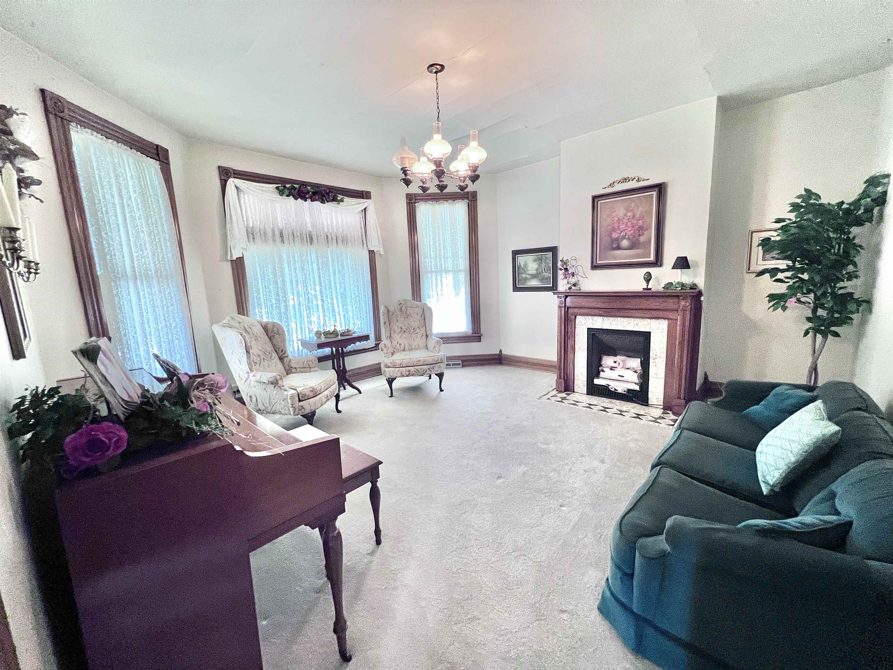 1215 S 6th Street