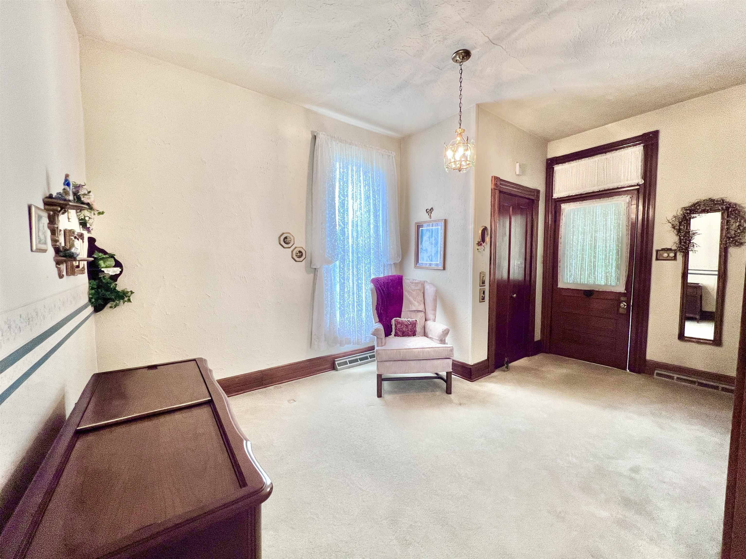 1215 S 6th Street