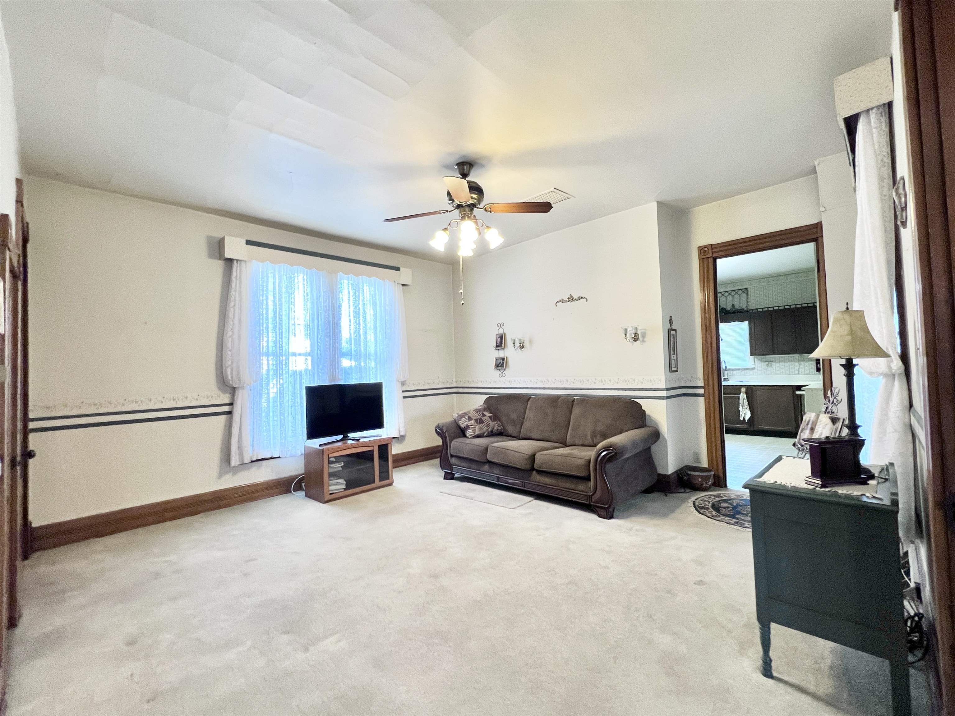 1215 S 6th Street