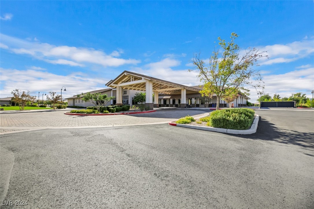 747 Armstrong Hills Street