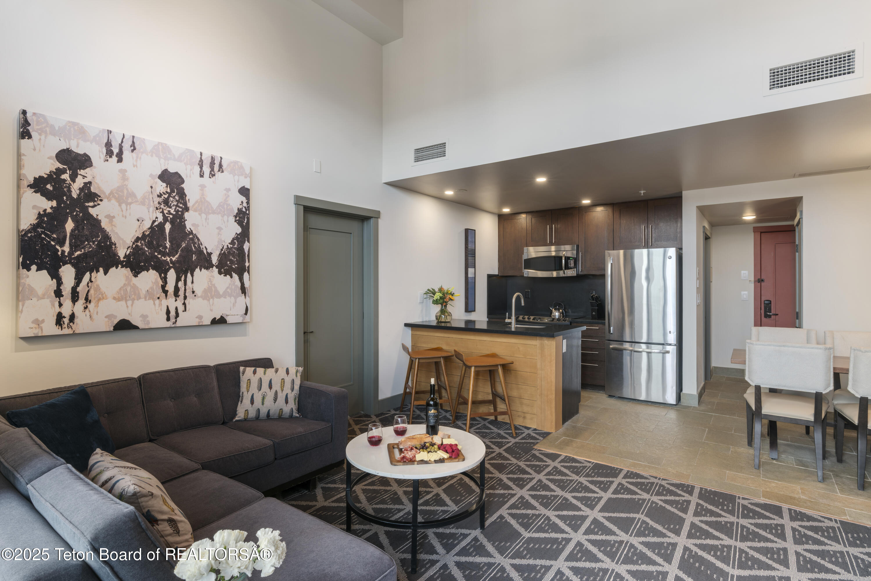 3335 W VILLAGE Drive, 523