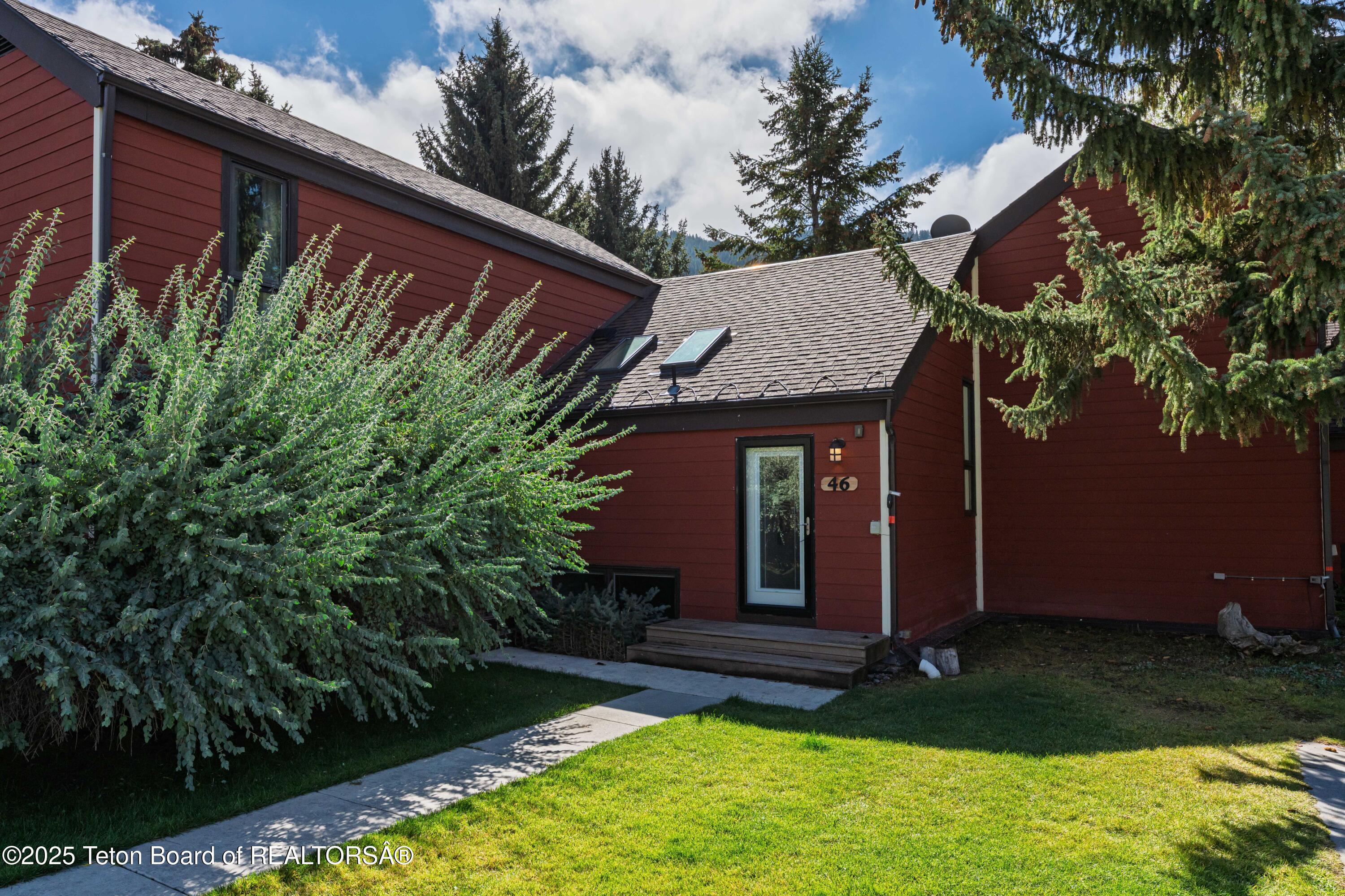 1040 SMITH Lane, 46