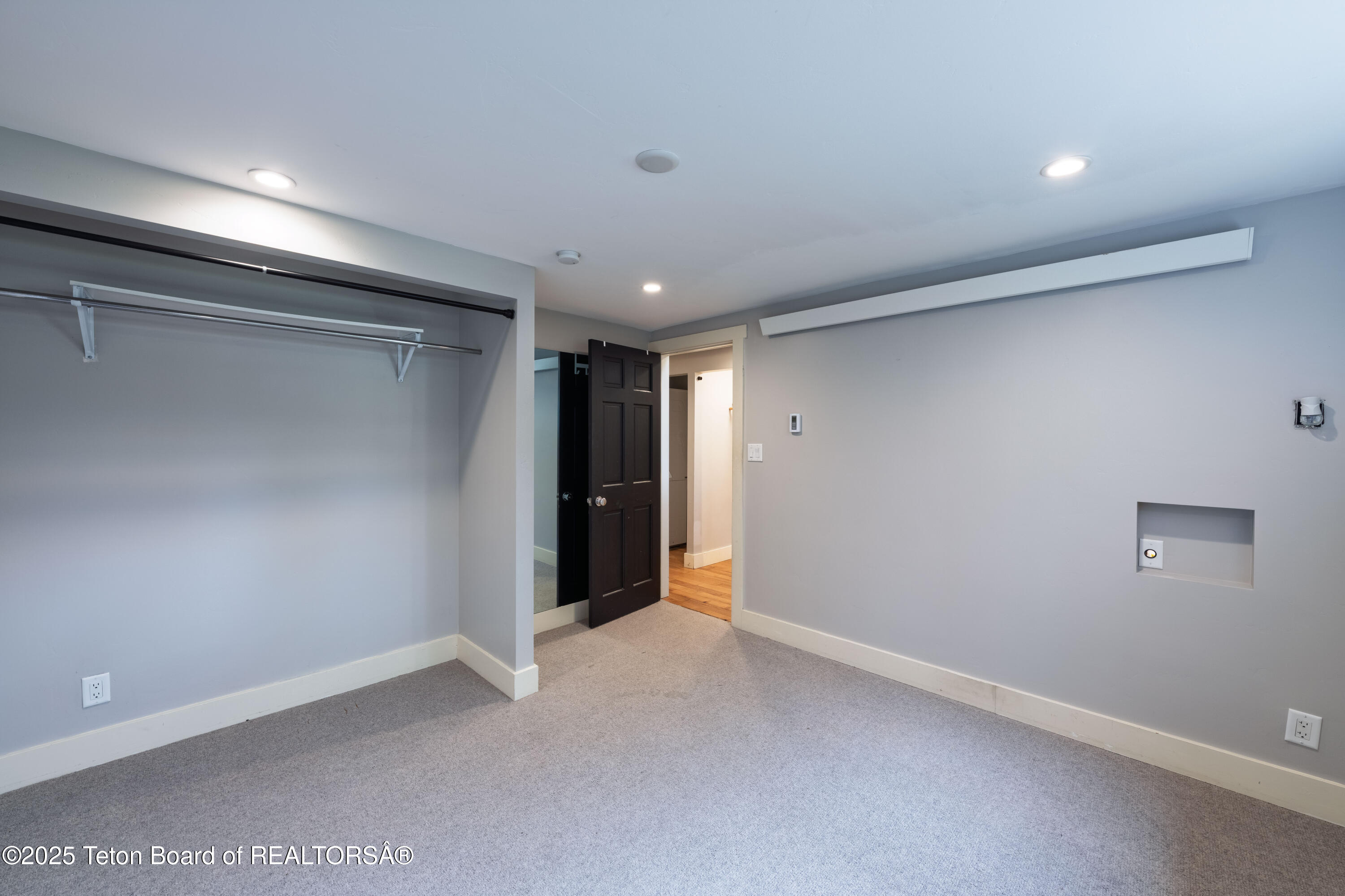 1040 SMITH Lane, 46