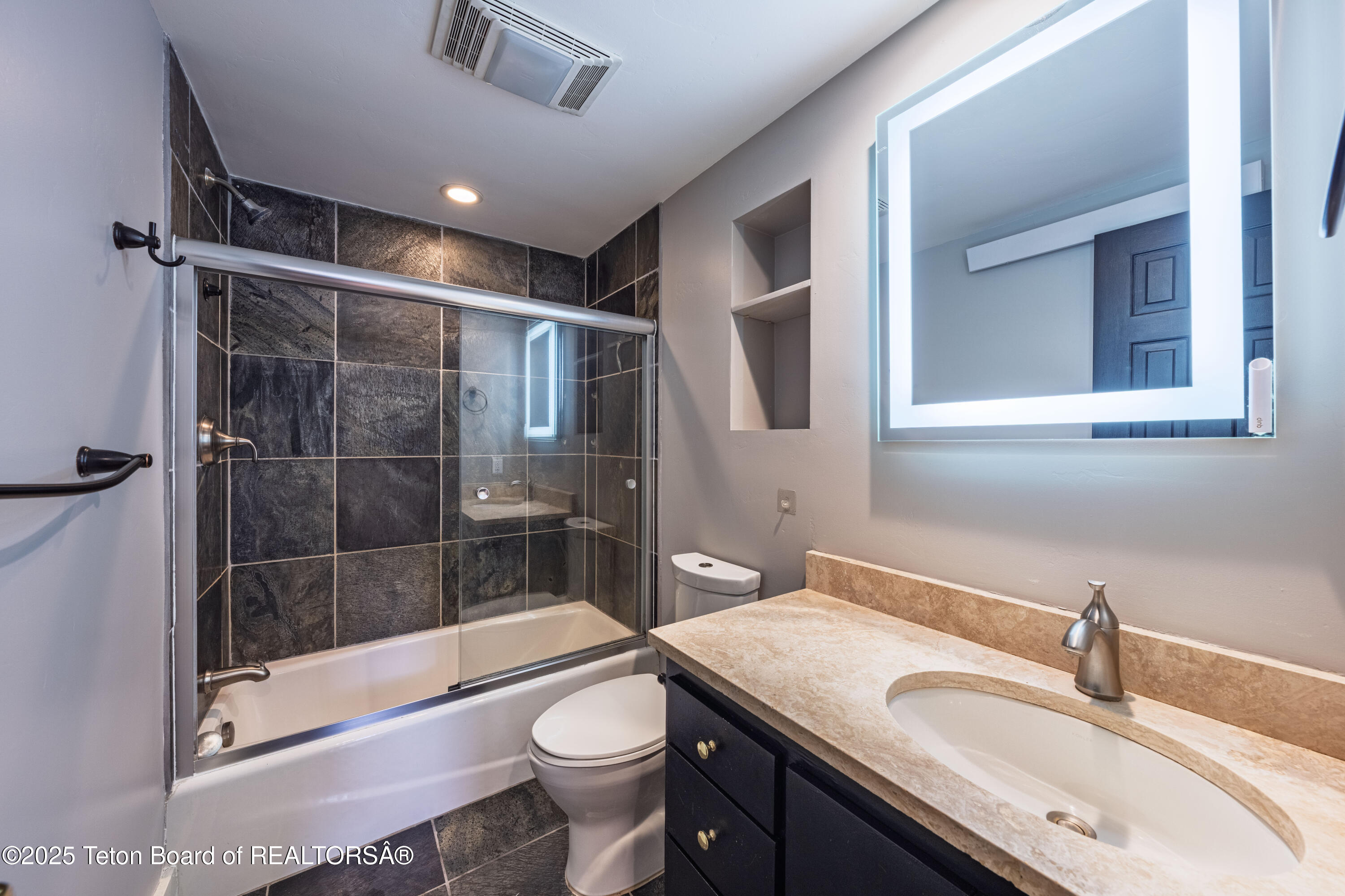 1040 SMITH Lane, 46