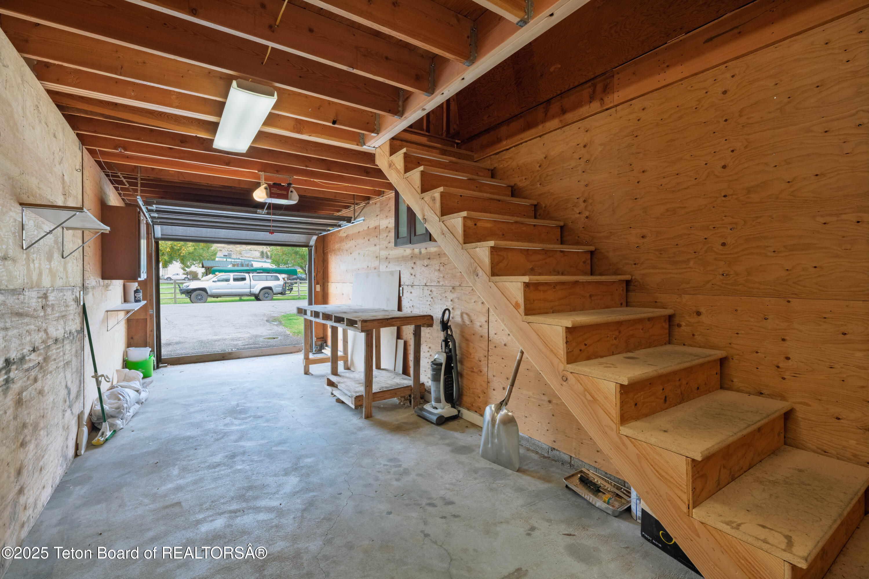 1040 SMITH Lane, 46