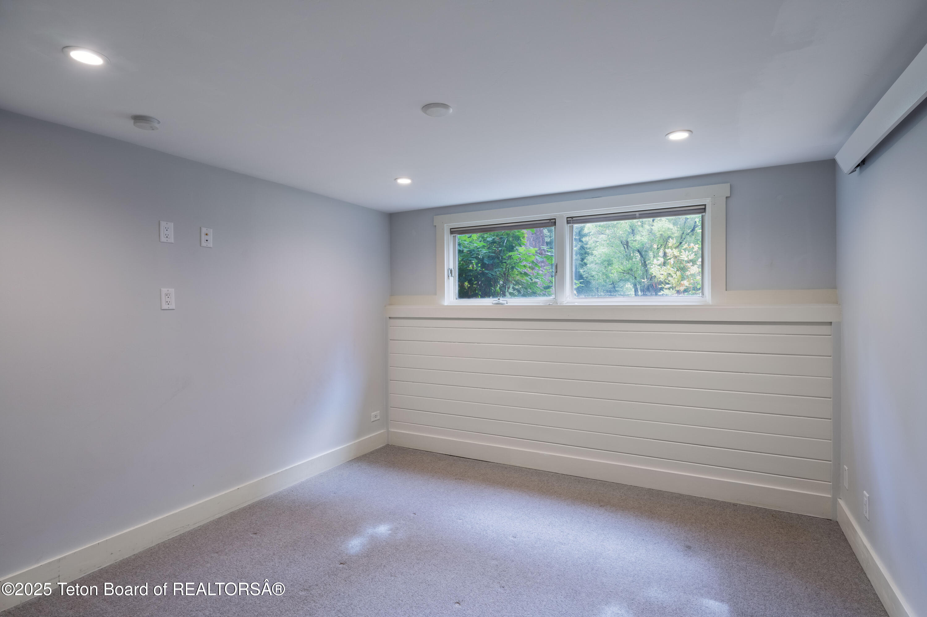 1040 SMITH Lane, 46