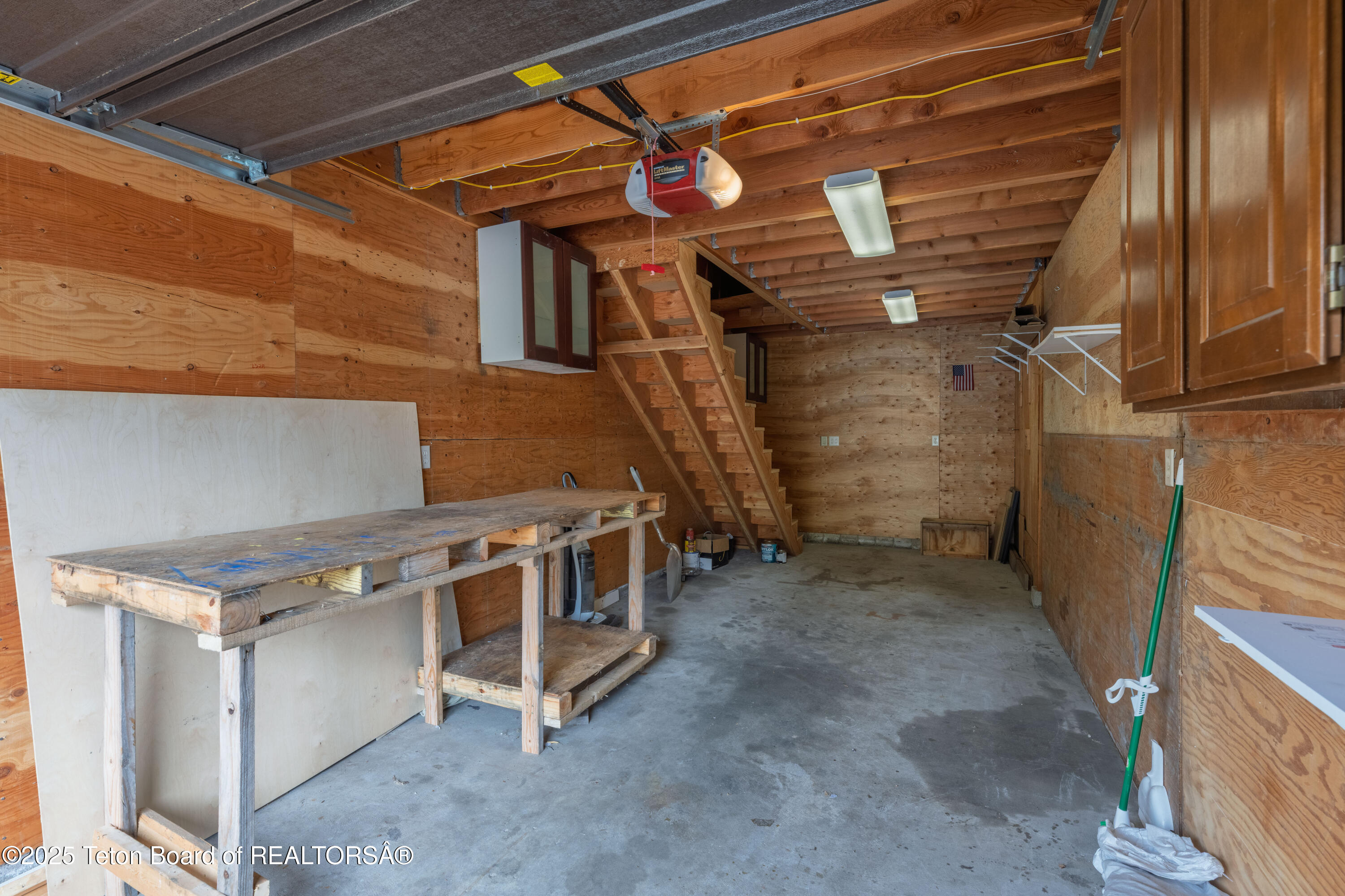 1040 SMITH Lane, 46