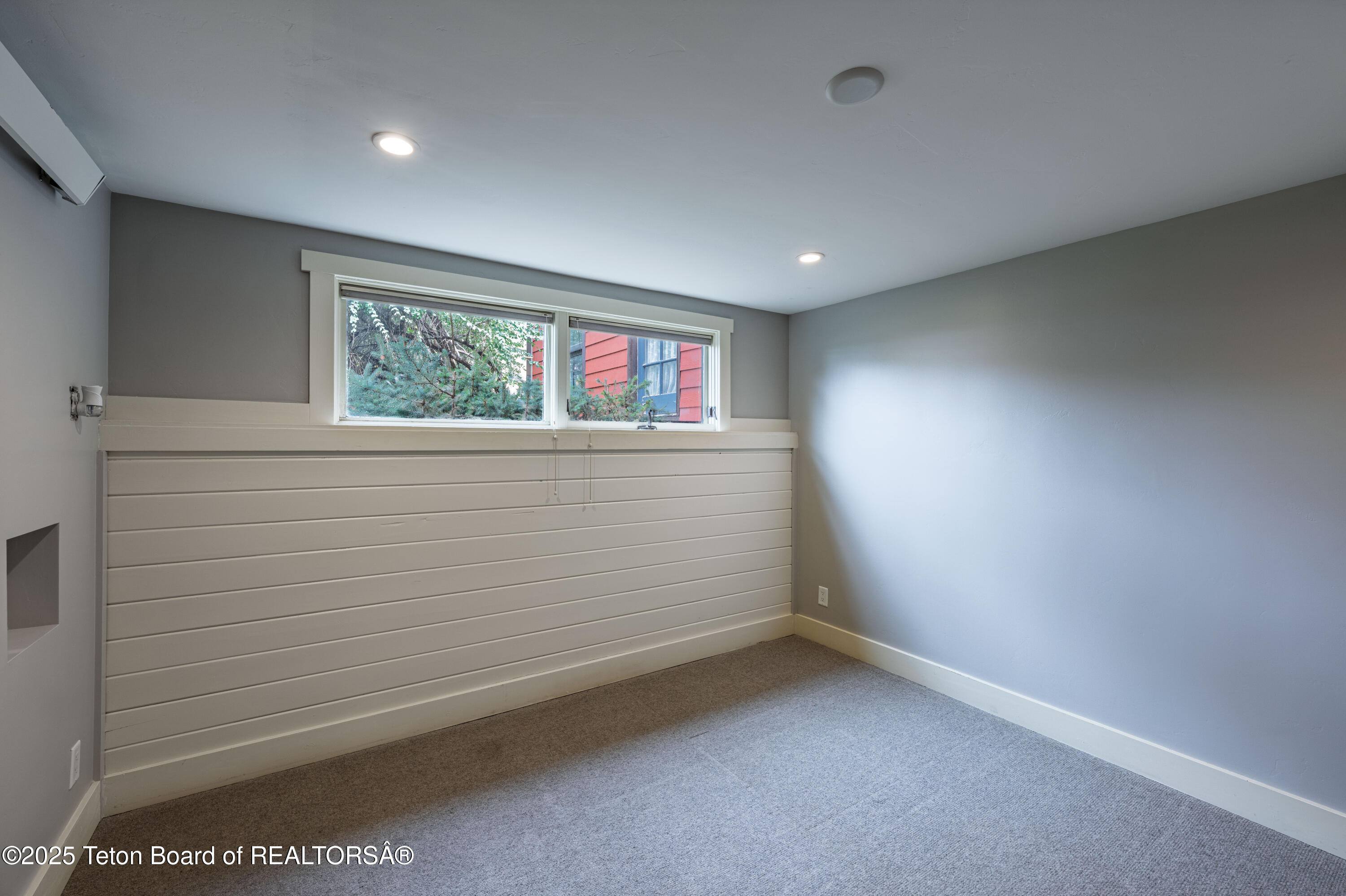 1040 SMITH Lane, 46