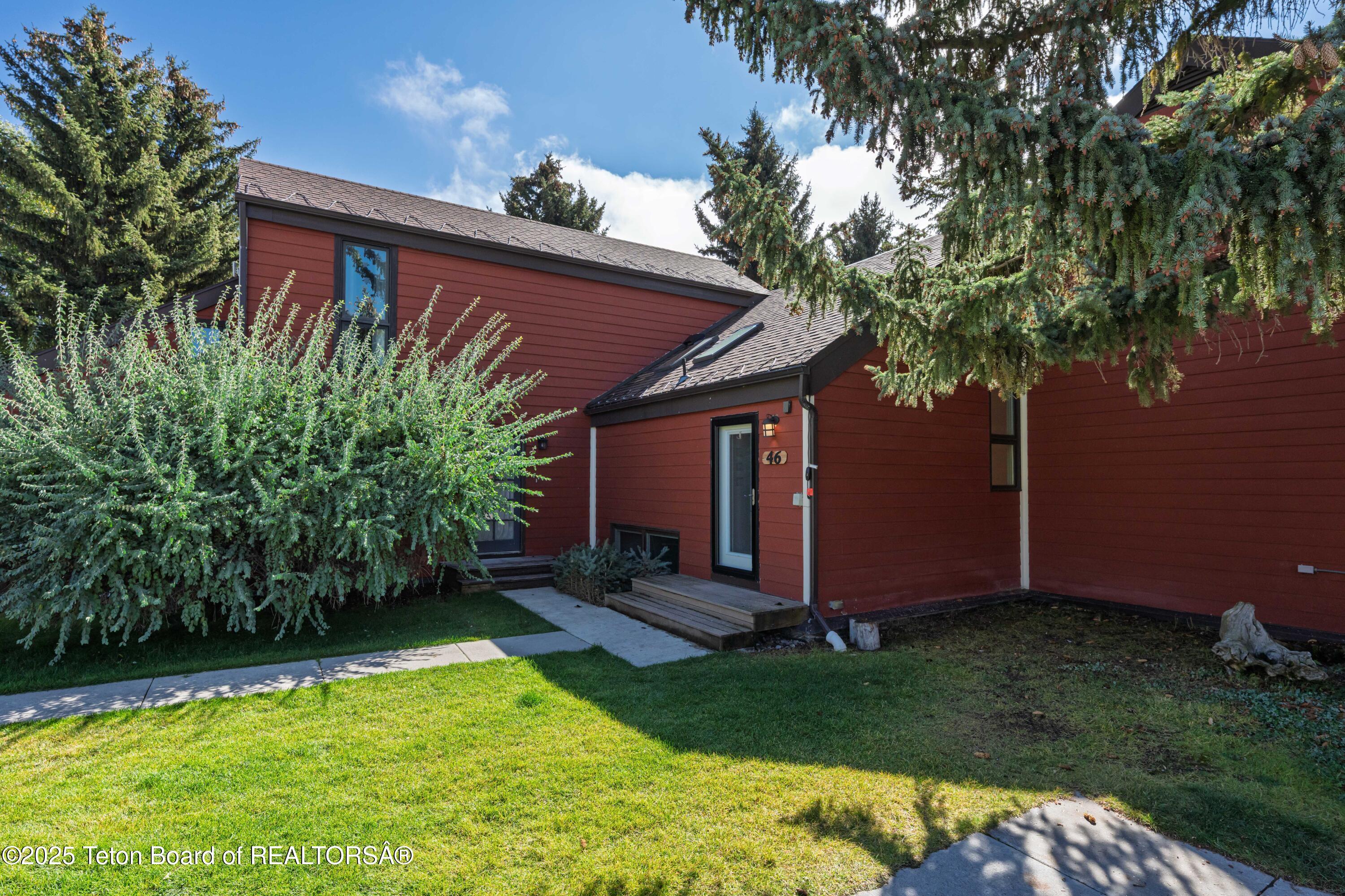 1040 SMITH Lane, 46