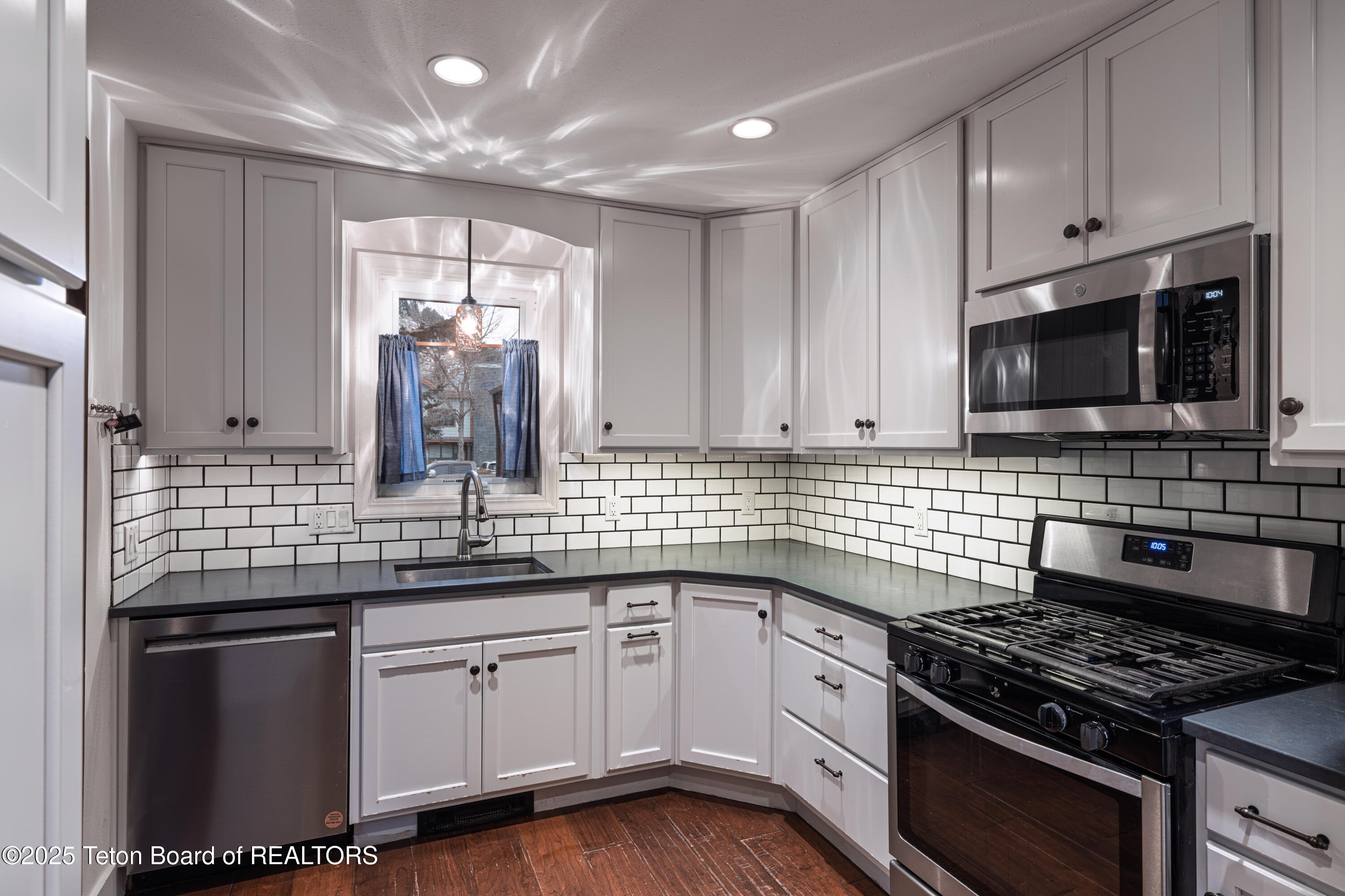 400 POWDERHORN Lane 67