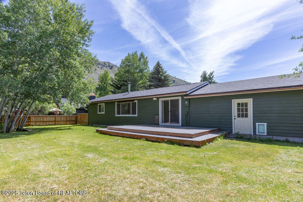 1065 W LONGHORN Drive