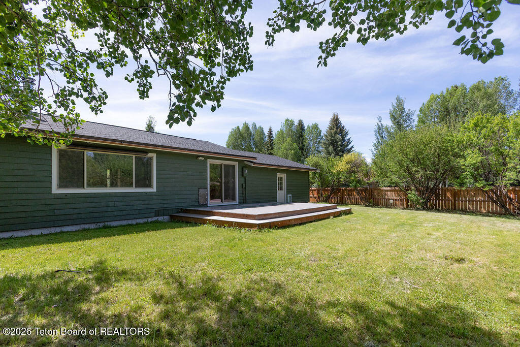 1065 W LONGHORN Drive