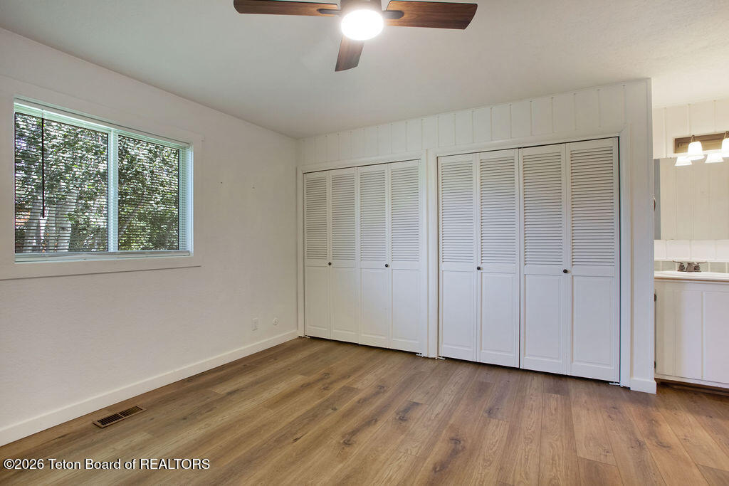 1065 W LONGHORN Drive