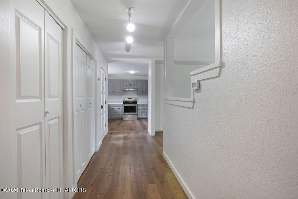 1065 W LONGHORN Drive