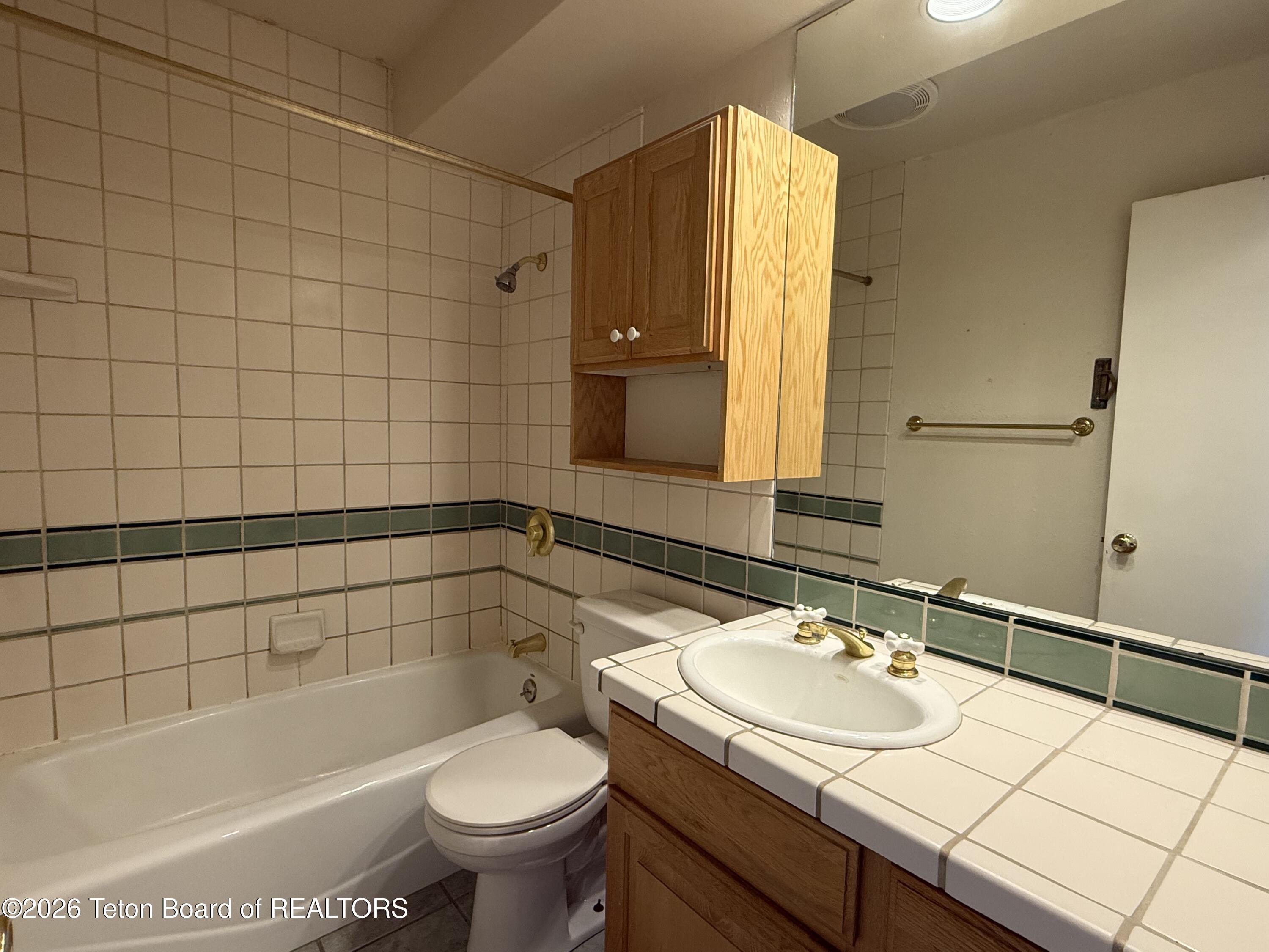 130 E KELLY Avenue 15
