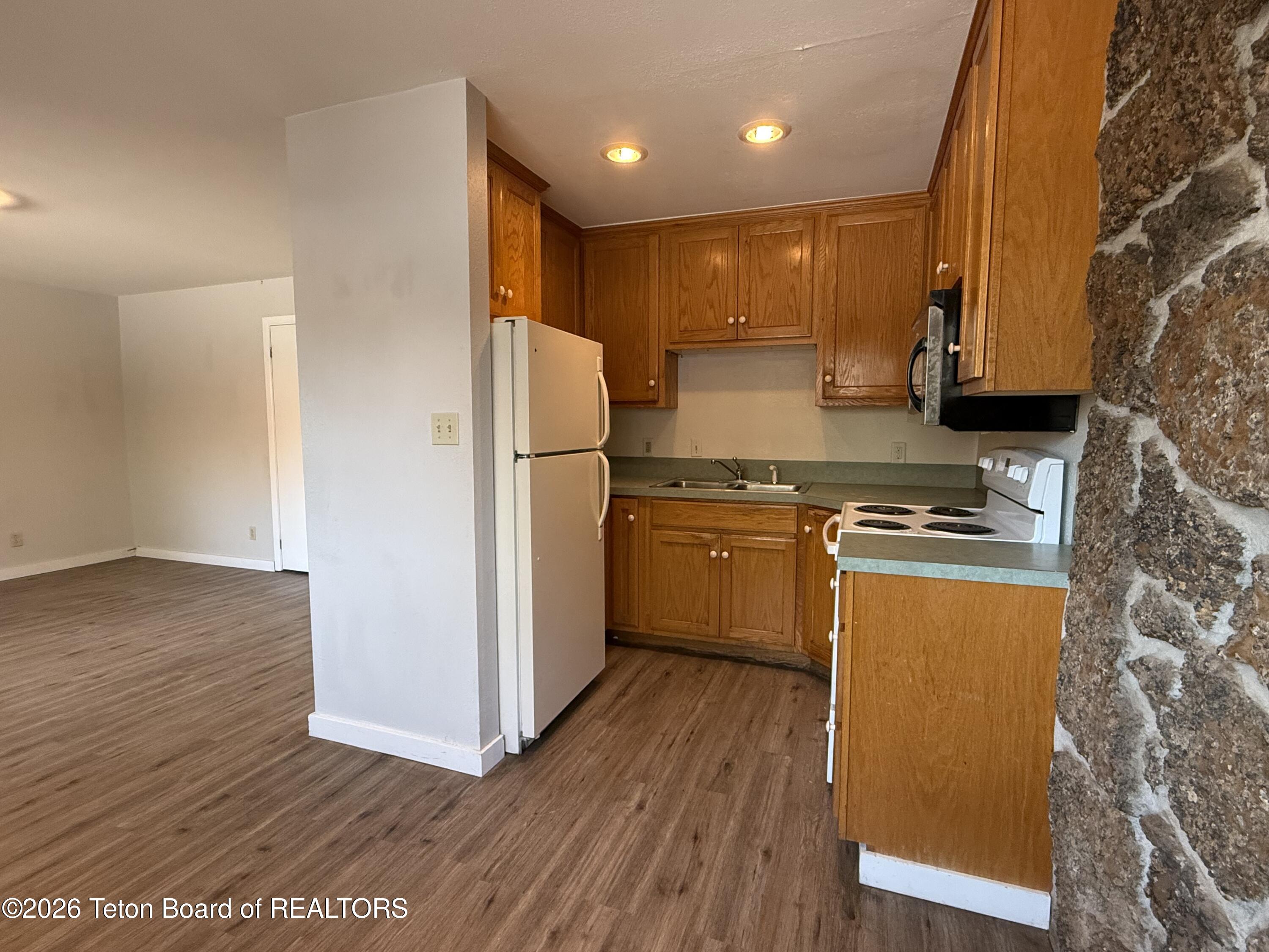 130 E KELLY Avenue 15