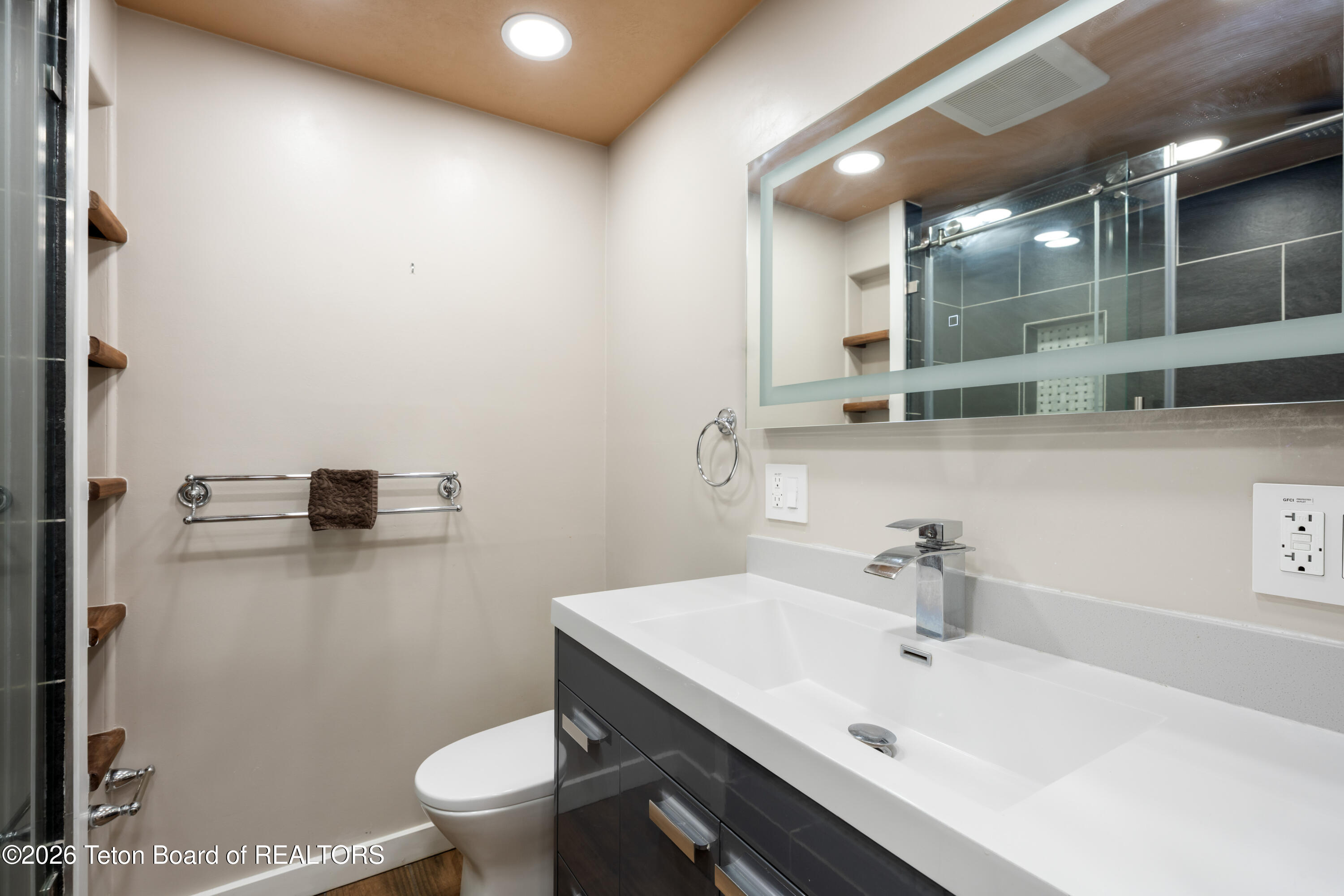 355 W DELONEY Avenue A-6