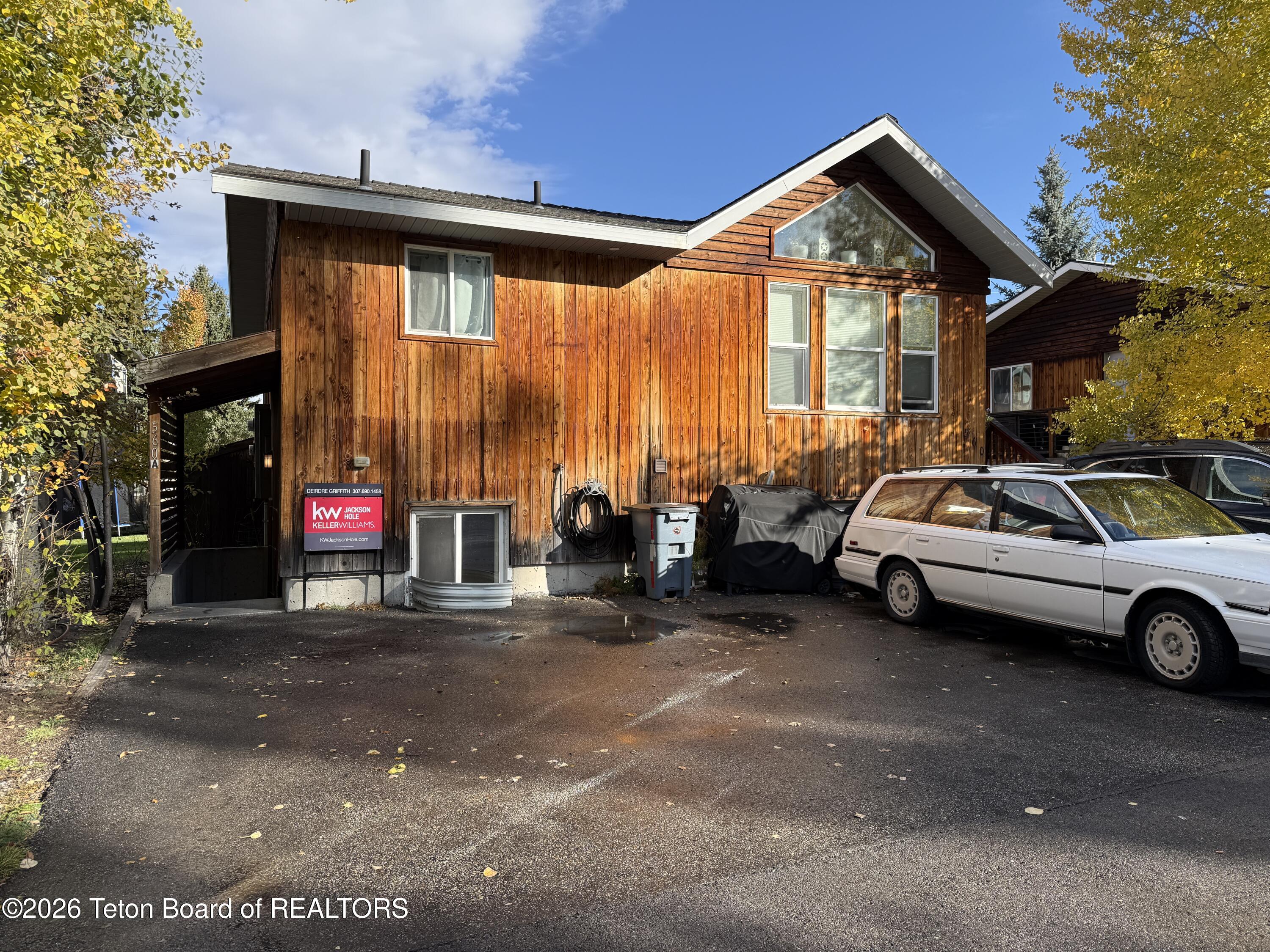 560 E KELLY Avenue APT A